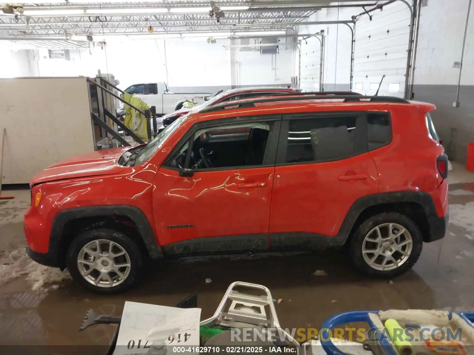 15 fotografías del automóvil dañado ZACNJBAB0KPK37256 JEEP RENEGADE 2019