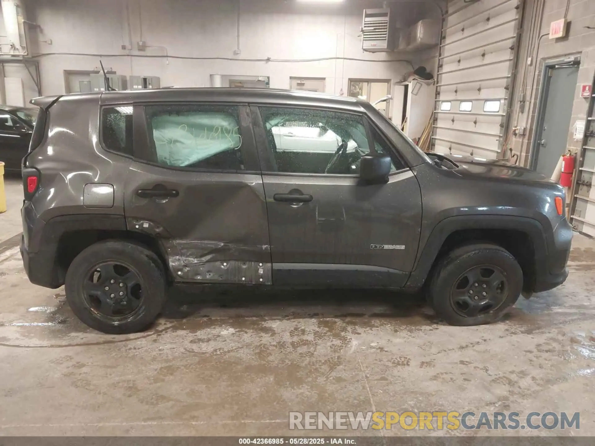 13 fotografías del automóvil dañado ZACNJBAB1KPJ91940 JEEP RENEGADE 2019