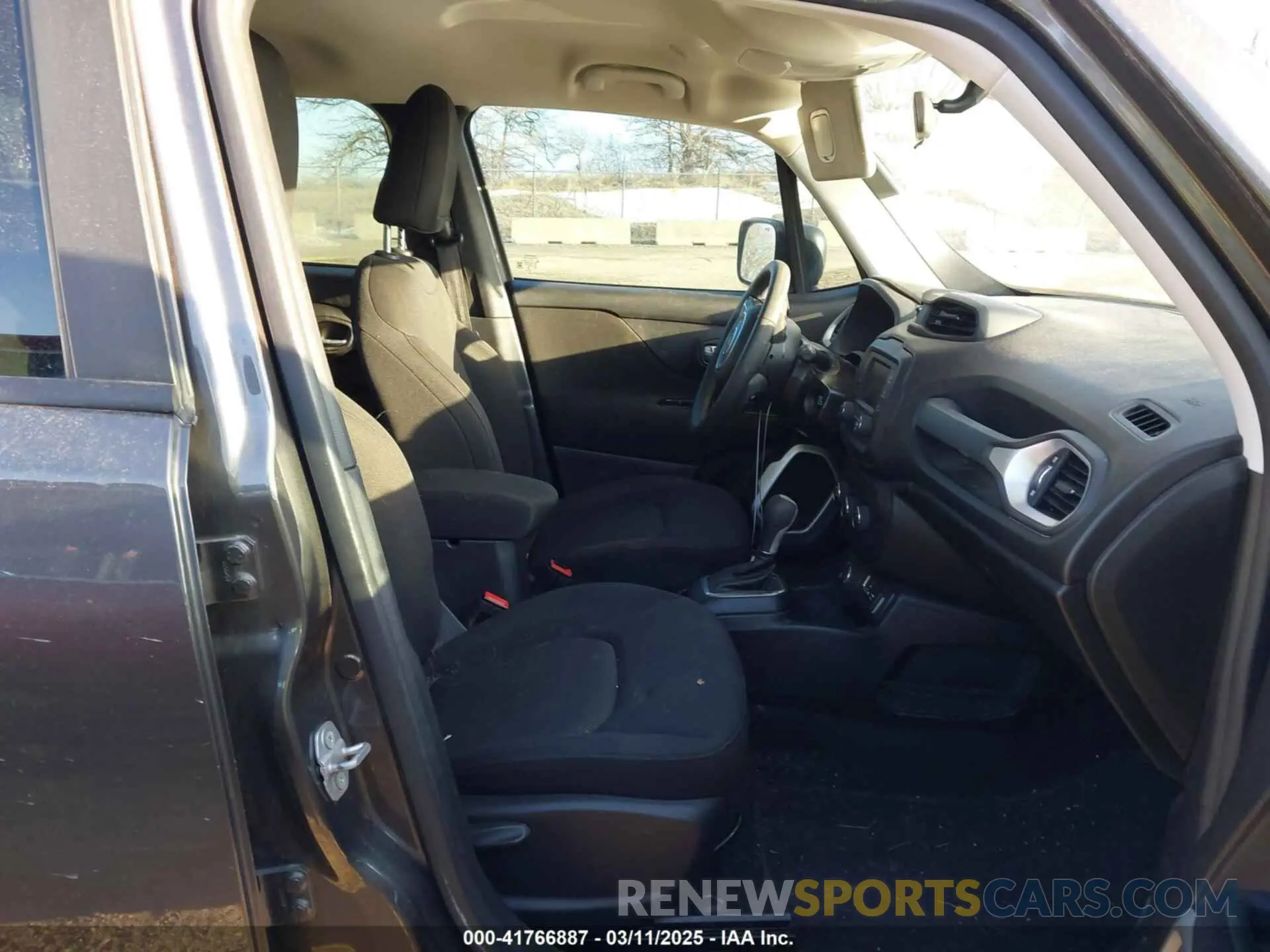 5 fotografías del automóvil dañado ZACNJBAB6KPJ80917 JEEP RENEGADE 2019