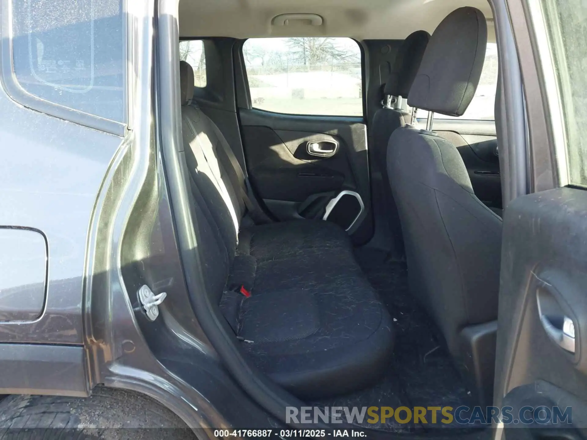 8 fotografías del automóvil dañado ZACNJBAB6KPJ80917 JEEP RENEGADE 2019
