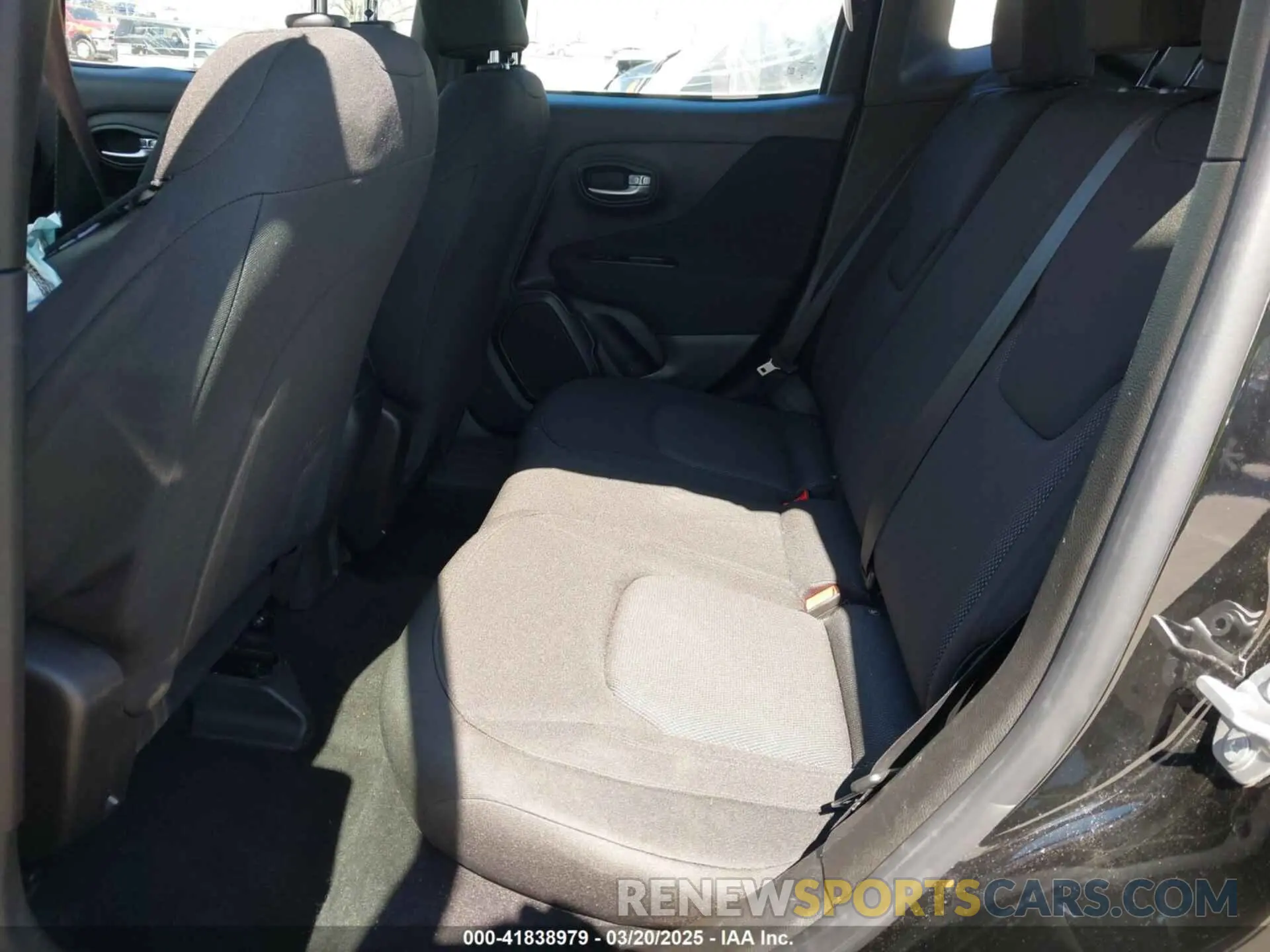 8 fotografías del automóvil dañado ZACNJBAB8KPK74653 JEEP RENEGADE 2019