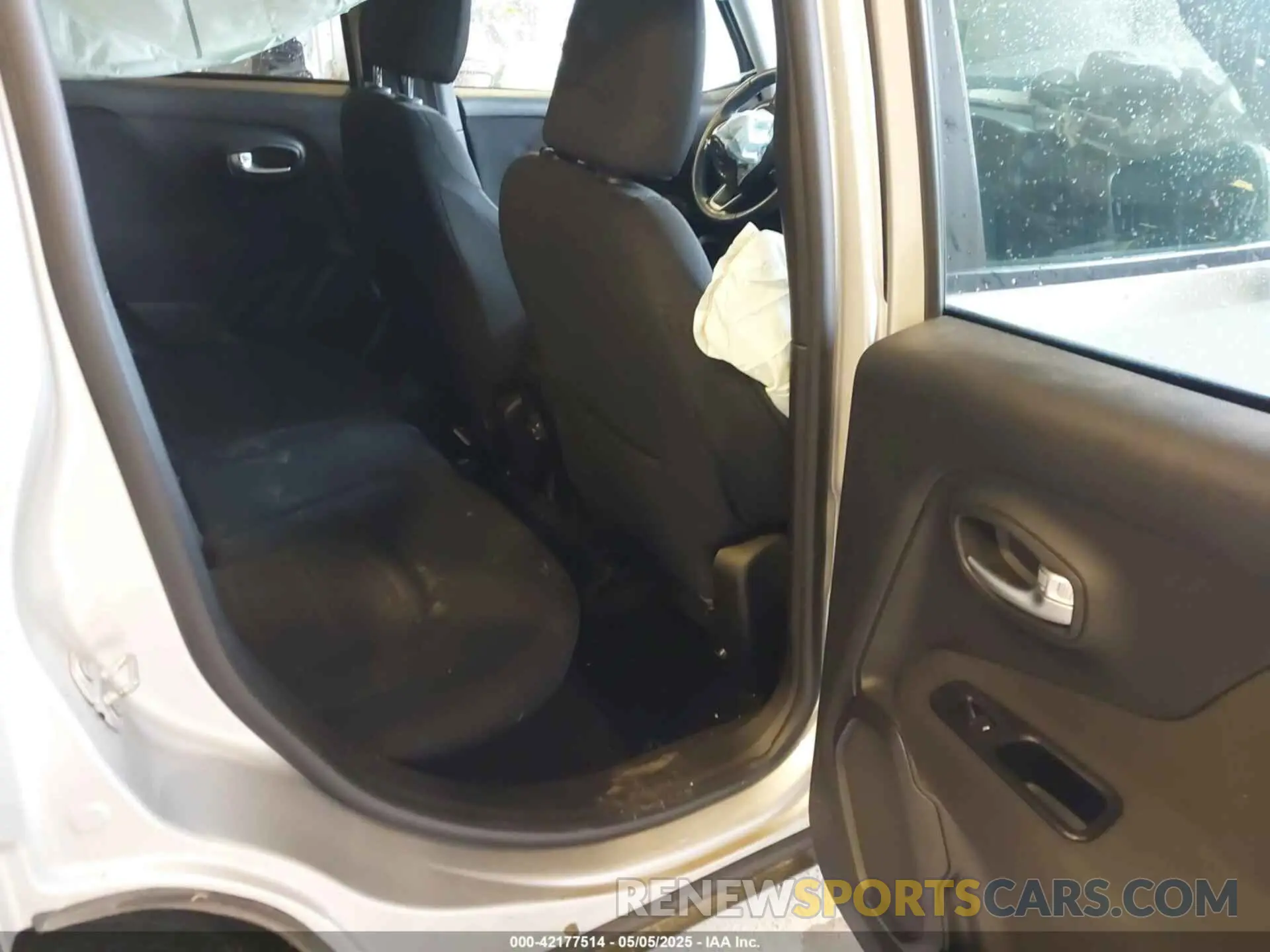 8 fotografías del automóvil dañado ZACNJBBB1KPK73892 JEEP RENEGADE 2019
