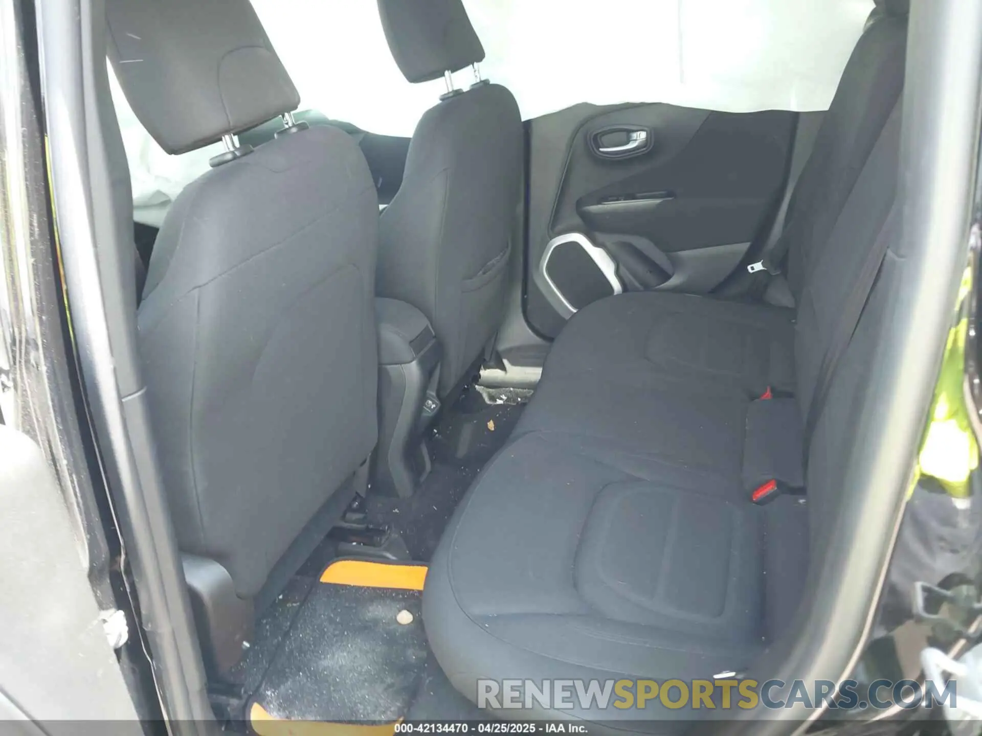 8 fotografías del automóvil dañado ZACNJBBB8KPJ76382 JEEP RENEGADE 2019