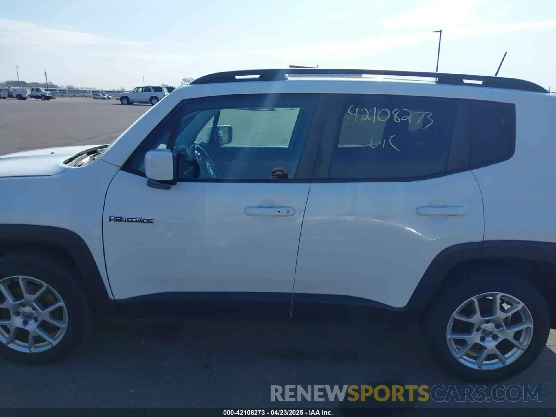 14 fotografías del automóvil dañado ZACNJBBB8KPK31087 JEEP RENEGADE 2019