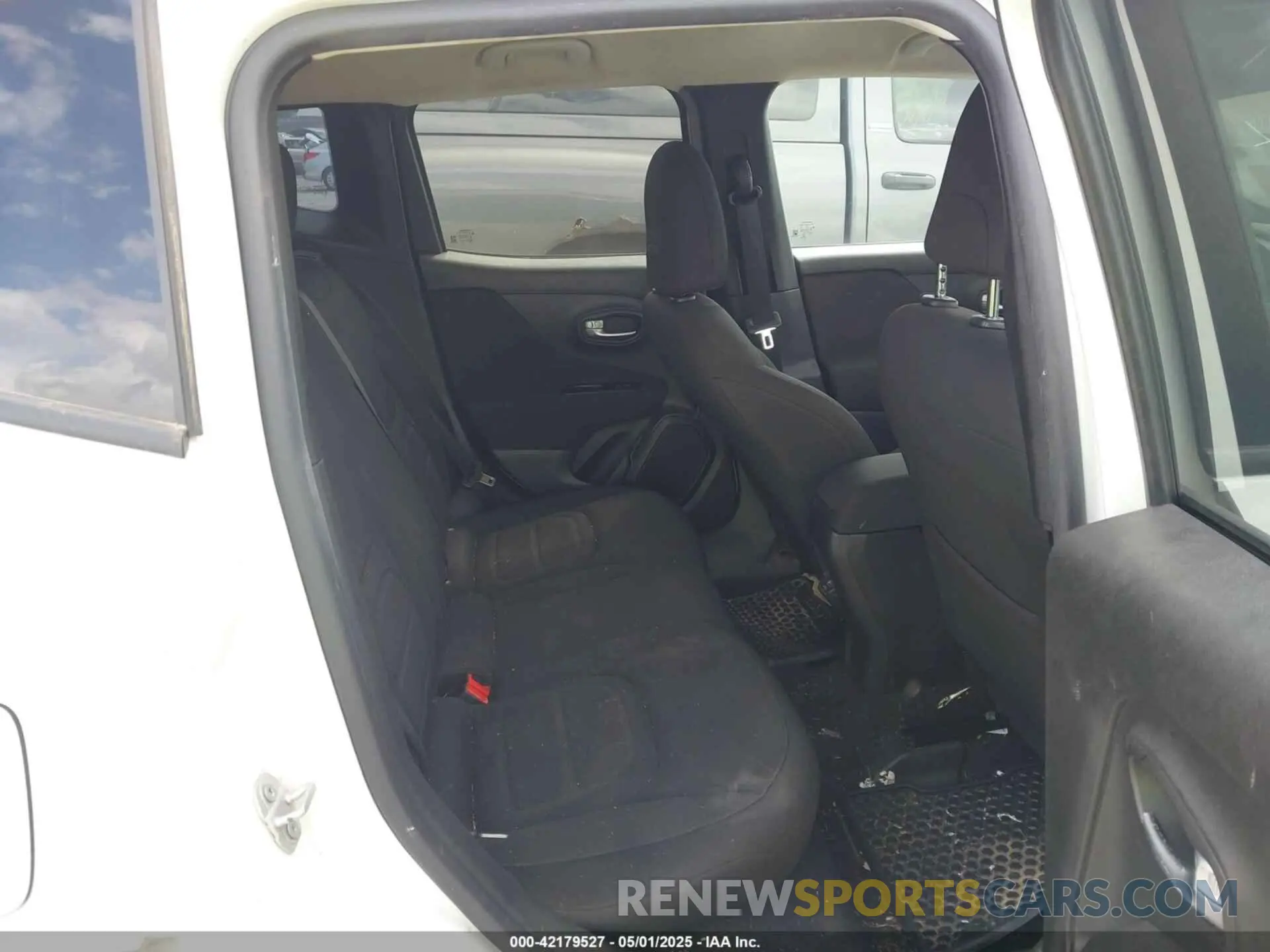 8 fotografías del automóvil dañado ZACNJBBB8KPK73971 JEEP RENEGADE 2019