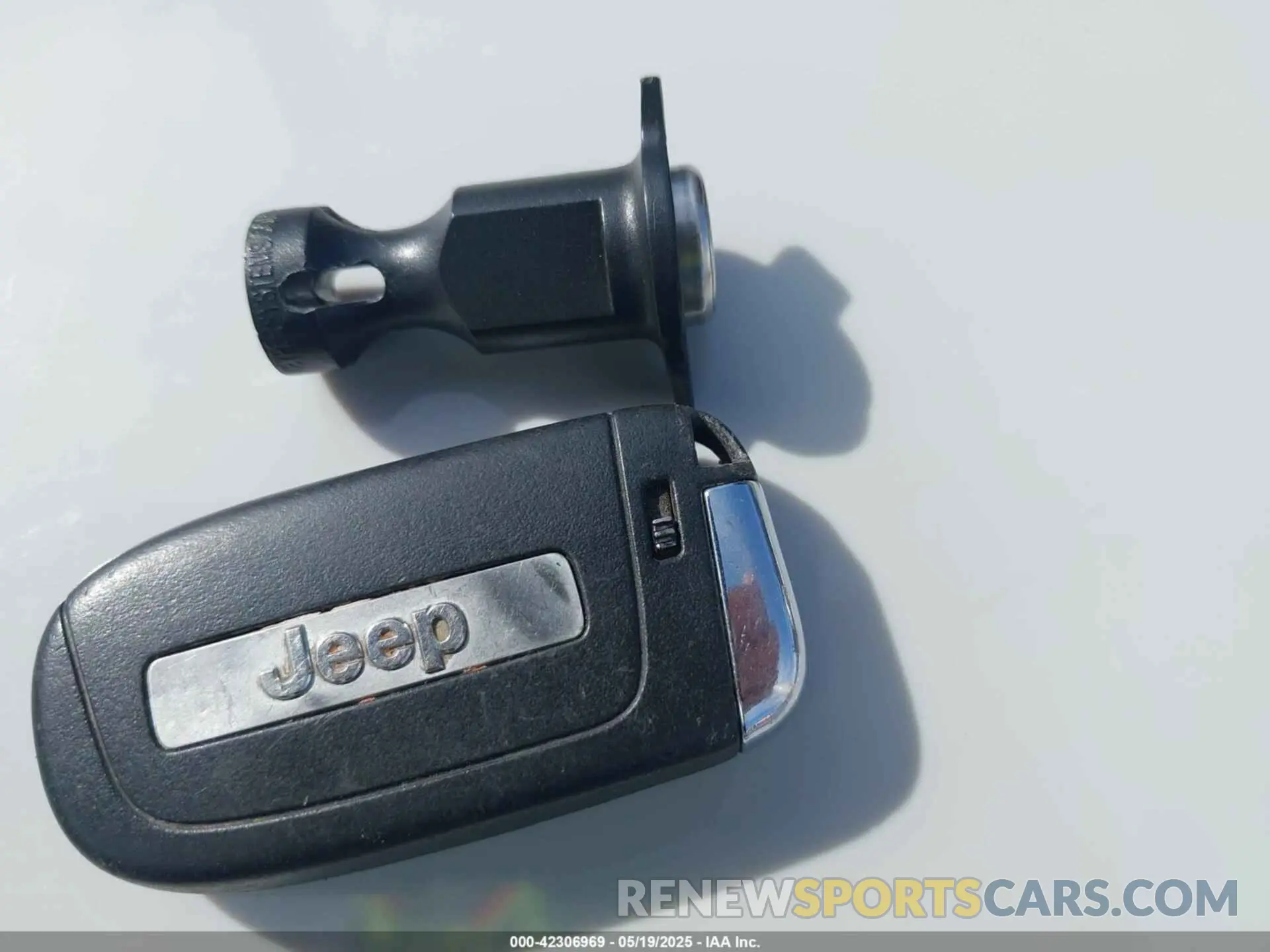 11 fotografías del automóvil dañado ZACNJBC16KPJ93803 JEEP RENEGADE 2019