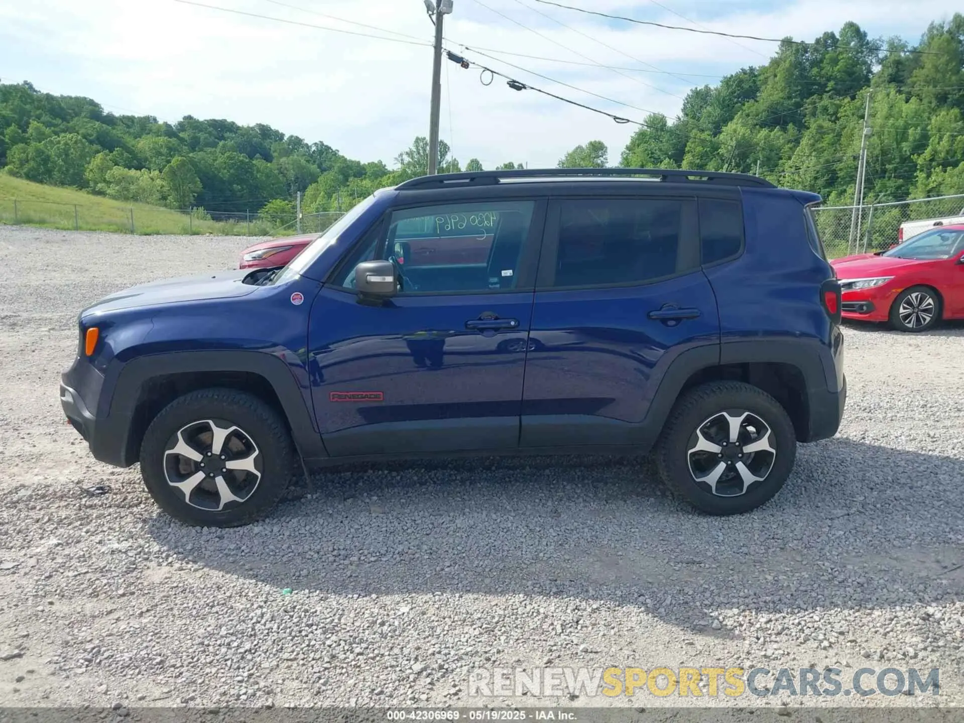 14 fotografías del automóvil dañado ZACNJBC16KPJ93803 JEEP RENEGADE 2019