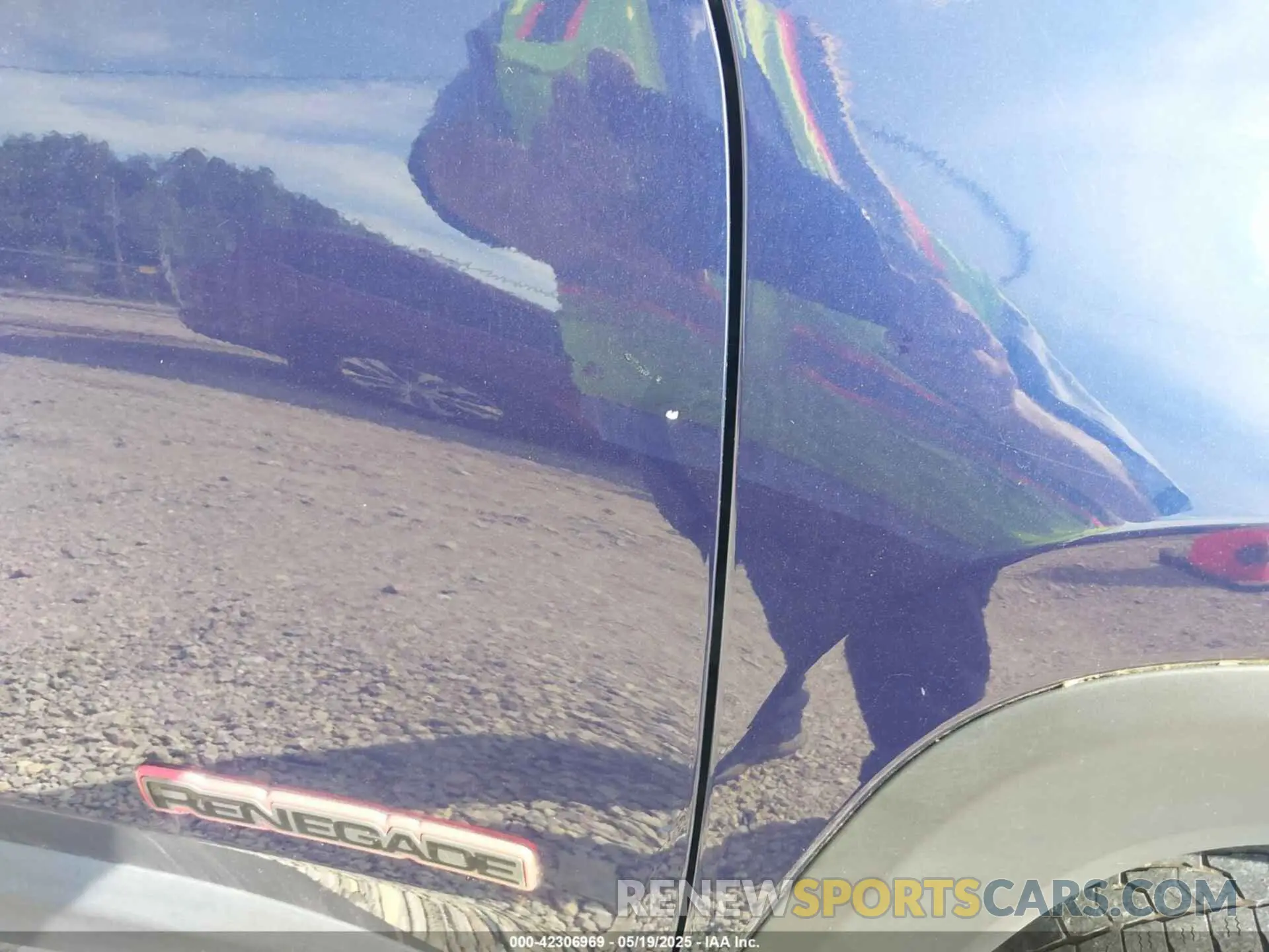 6 fotografías del automóvil dañado ZACNJBC16KPJ93803 JEEP RENEGADE 2019