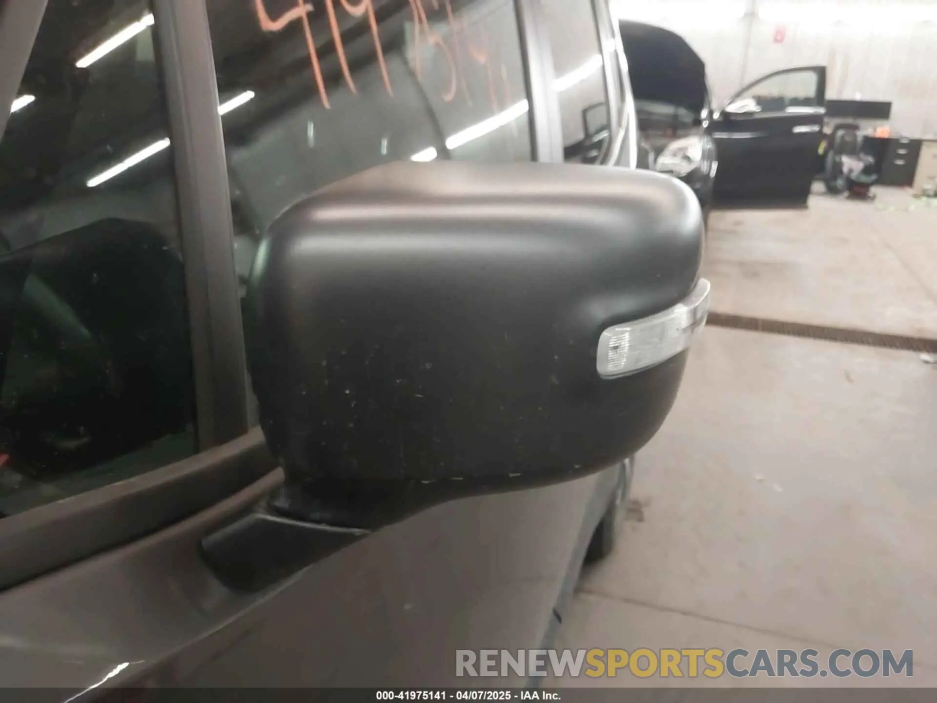 12 fotografías del automóvil dañado ZACNJBC17KPK22354 JEEP RENEGADE 2019