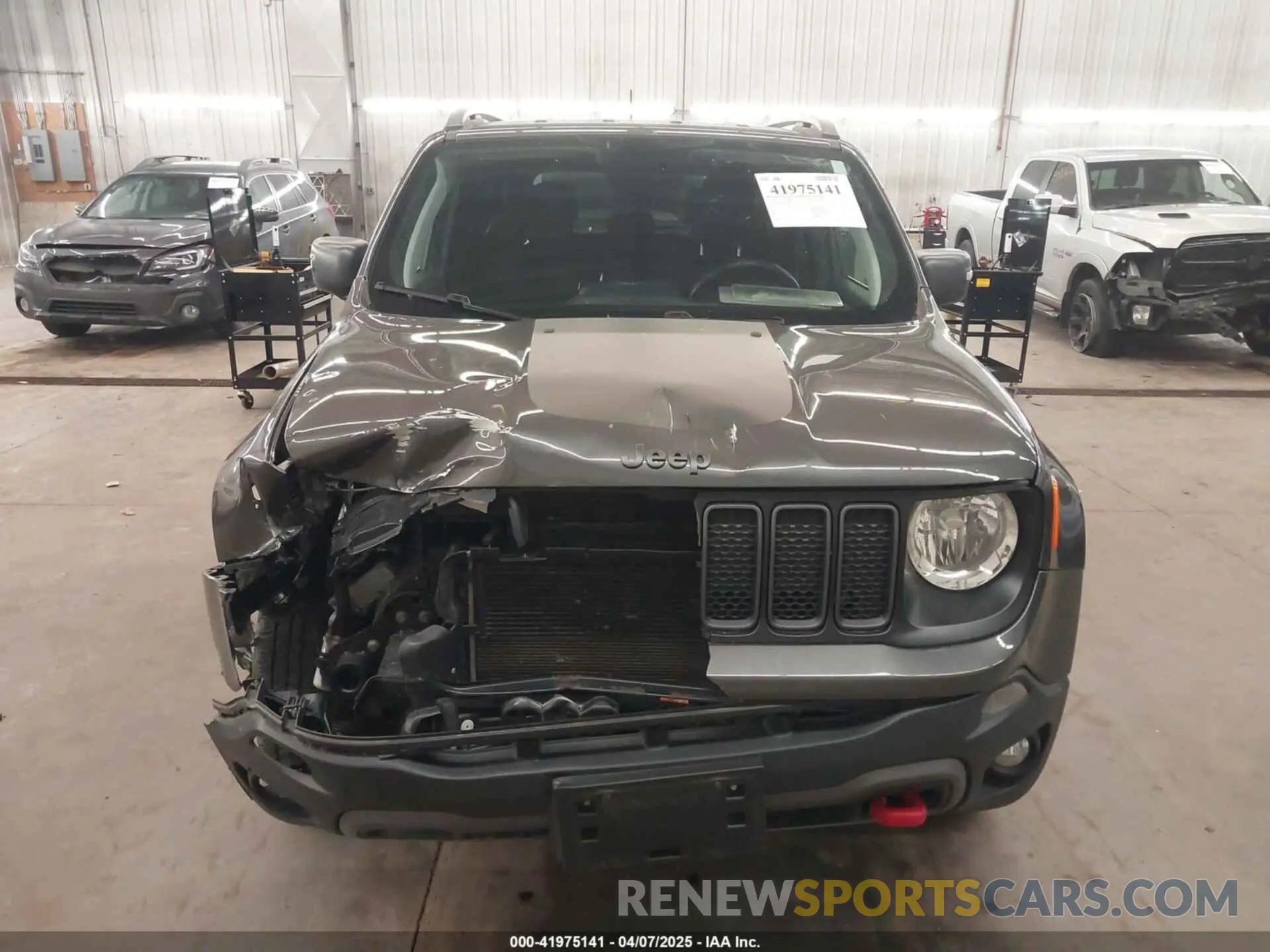 13 fotografías del automóvil dañado ZACNJBC17KPK22354 JEEP RENEGADE 2019