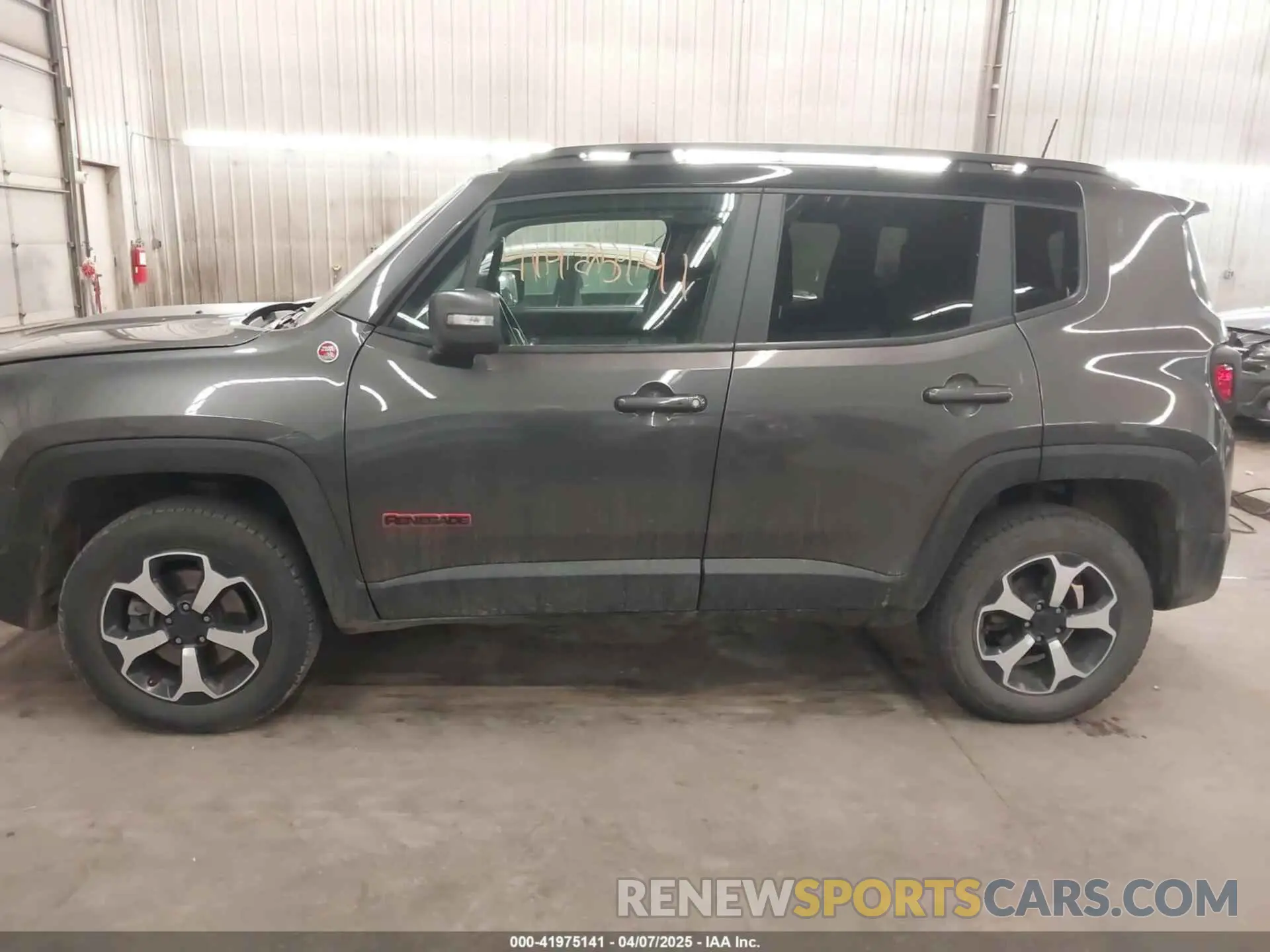 15 fotografías del automóvil dañado ZACNJBC17KPK22354 JEEP RENEGADE 2019