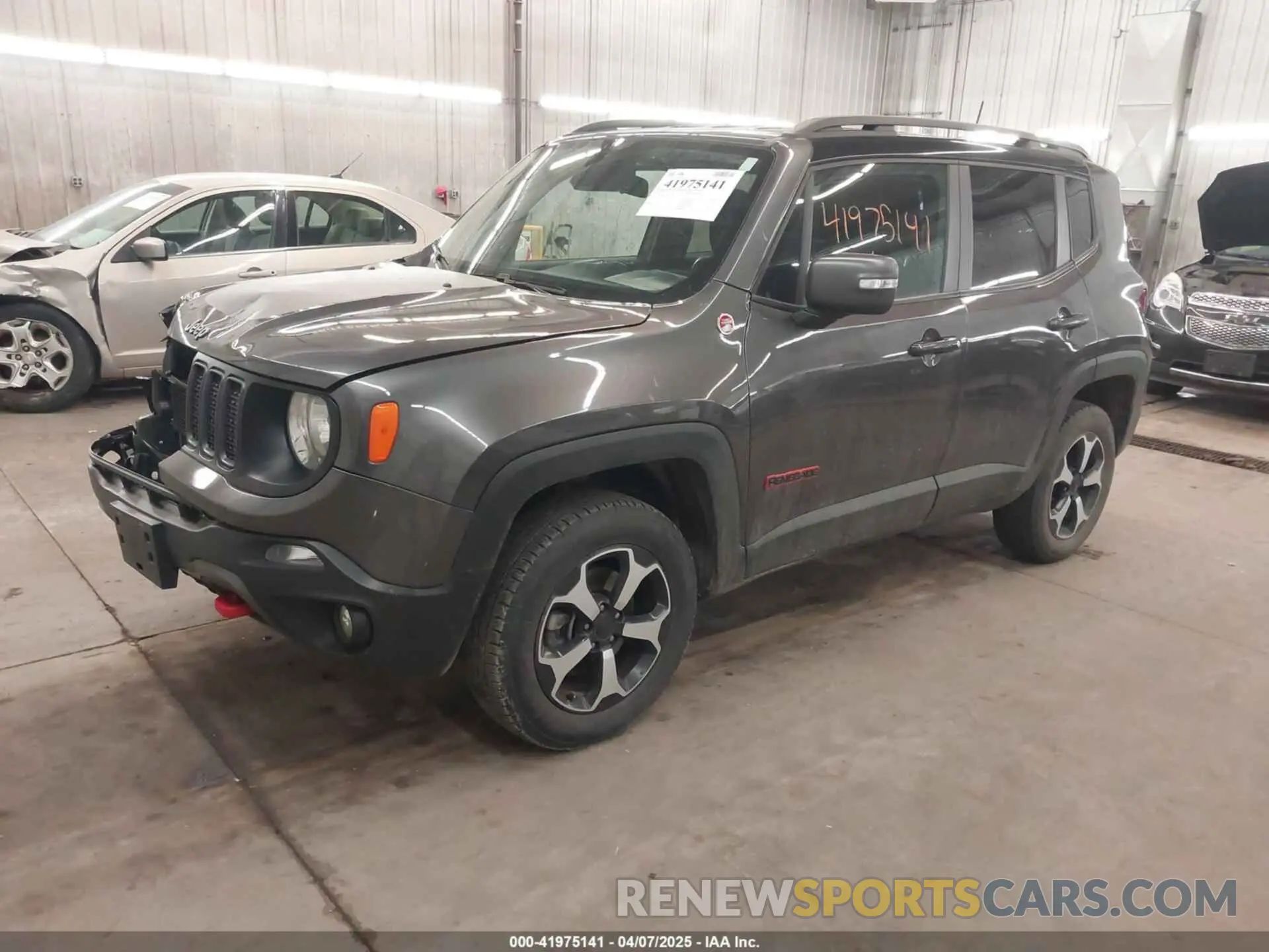 2 fotografías del automóvil dañado ZACNJBC17KPK22354 JEEP RENEGADE 2019