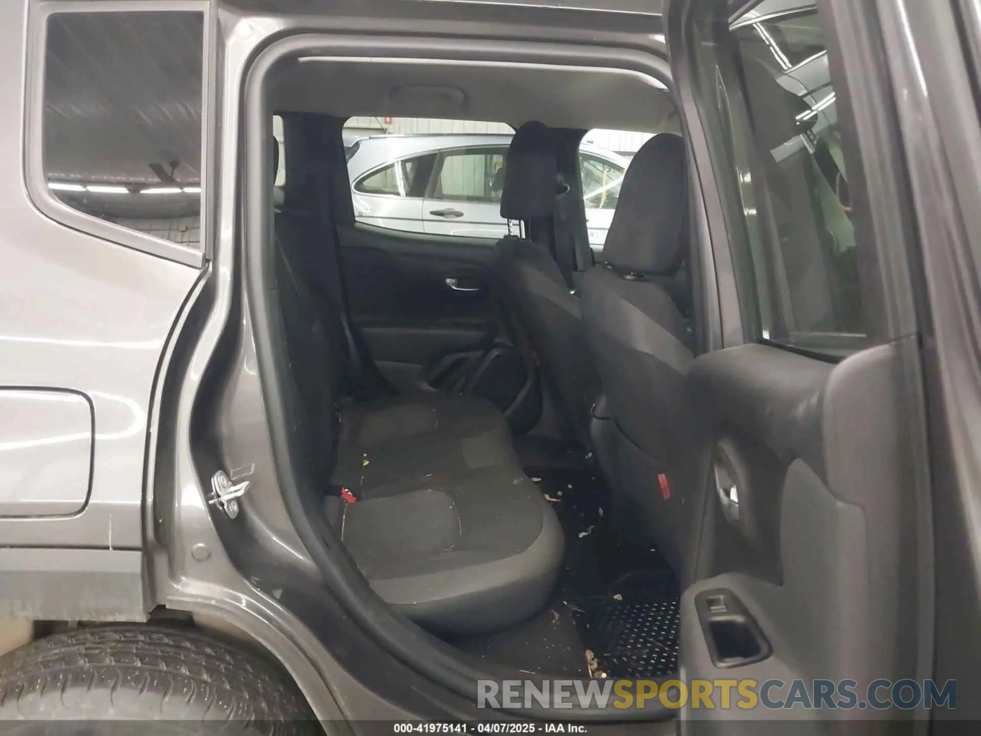 8 fotografías del automóvil dañado ZACNJBC17KPK22354 JEEP RENEGADE 2019