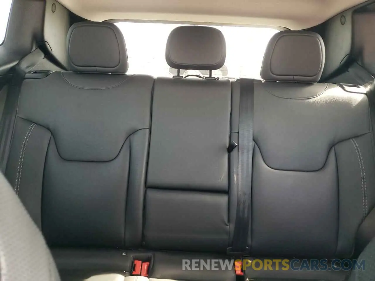 10 fotografías del automóvil dañado ZACNJBD18KPJ93686 JEEP RENEGADE 2019