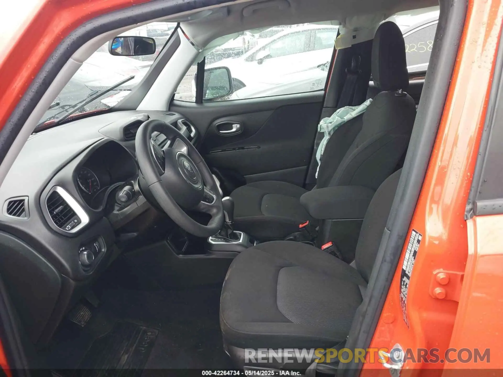 5 fotografías del automóvil dañado ZACNJAAB0LPL08984 JEEP RENEGADE 2020