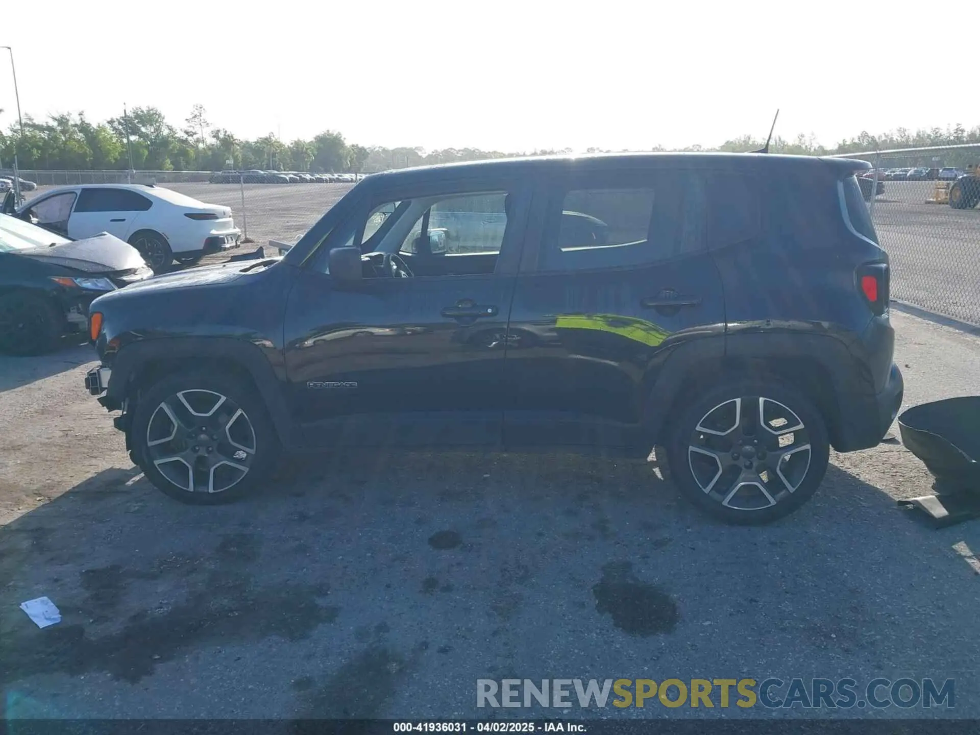 14 fotografías del automóvil dañado ZACNJAAB2LPL84352 JEEP RENEGADE 2020