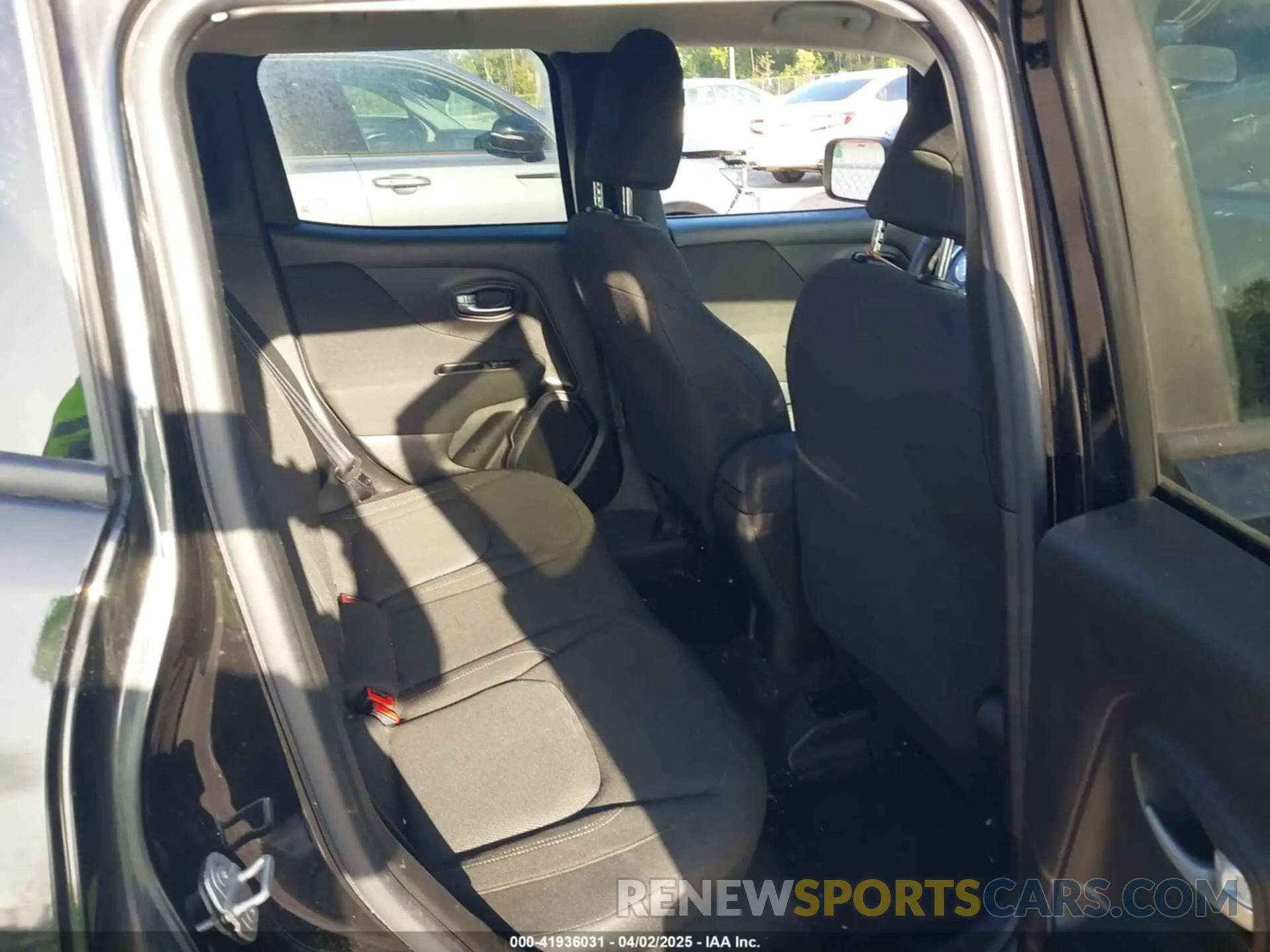 8 fotografías del automóvil dañado ZACNJAAB2LPL84352 JEEP RENEGADE 2020