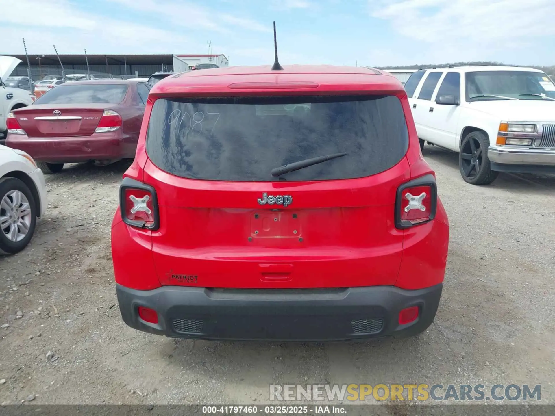 17 fotografías del automóvil dañado ZACNJAAB4LPM06853 JEEP RENEGADE 2020