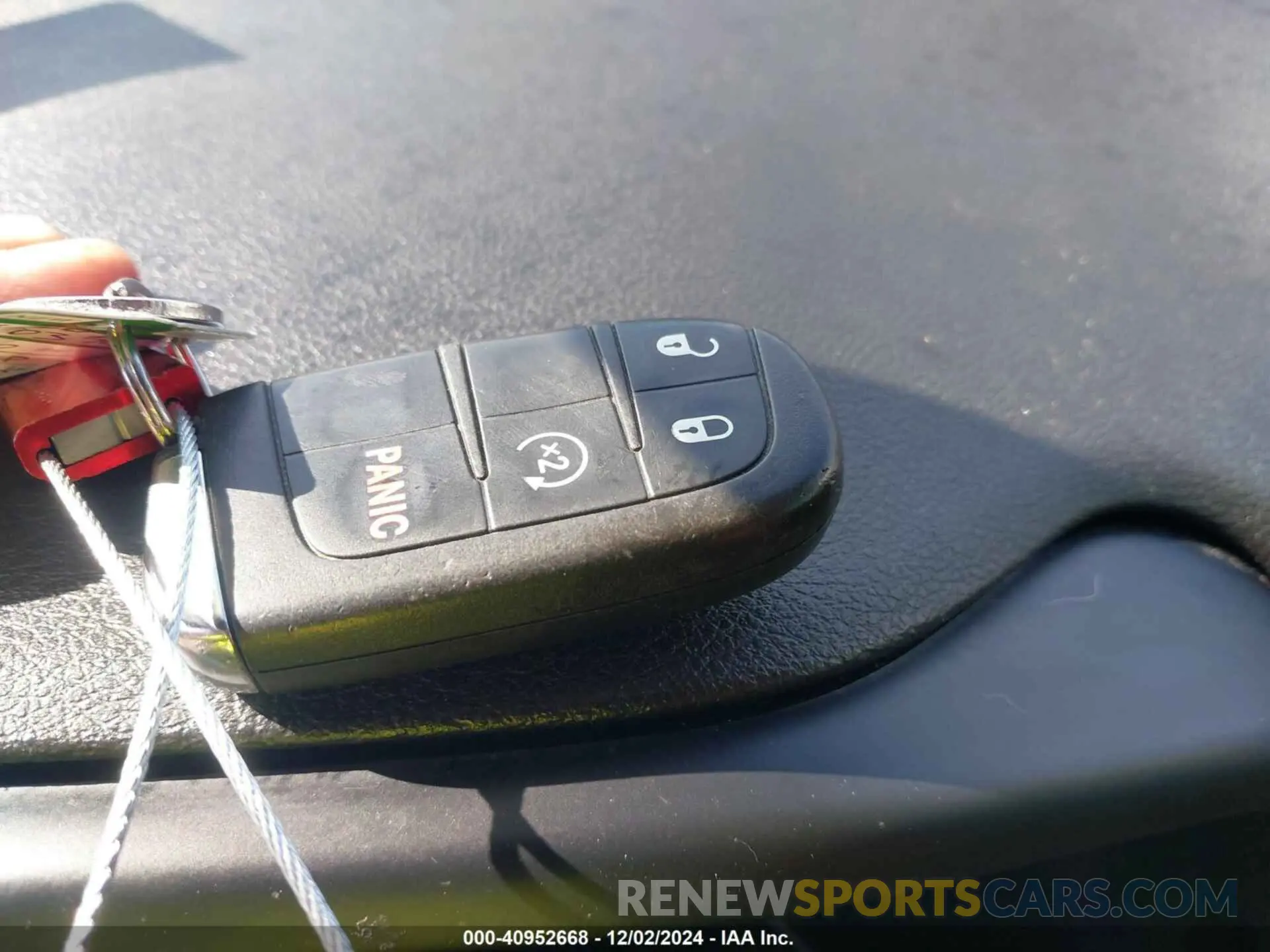 11 fotografías del automóvil dañado ZACNJAAB8LPL86428 JEEP RENEGADE 2020