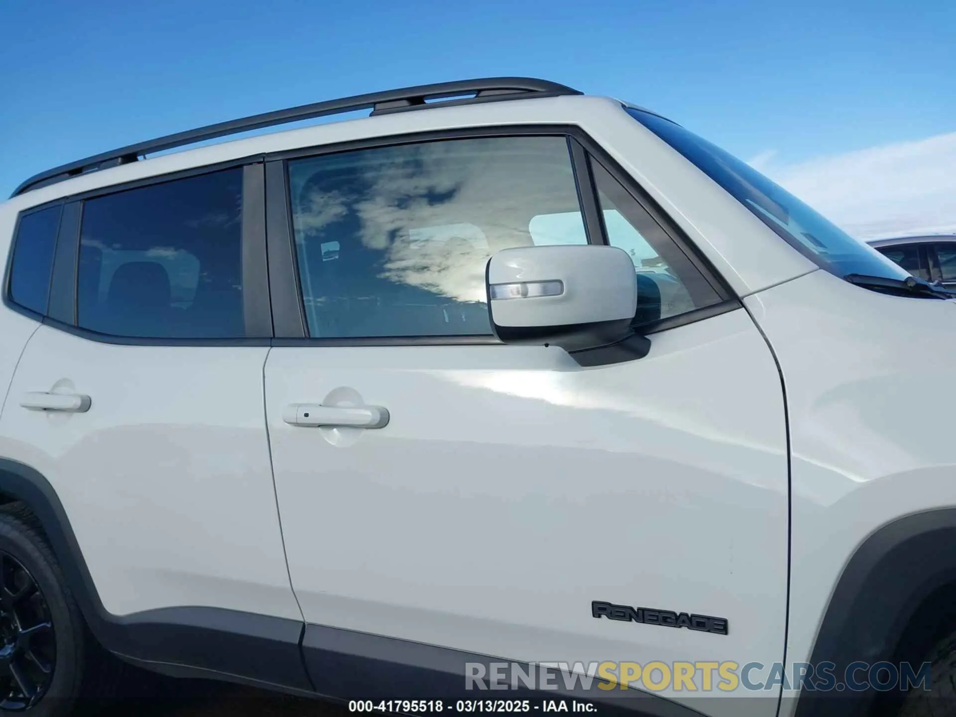 13 fotografías del automóvil dañado ZACNJABB2LPL28670 JEEP RENEGADE 2020