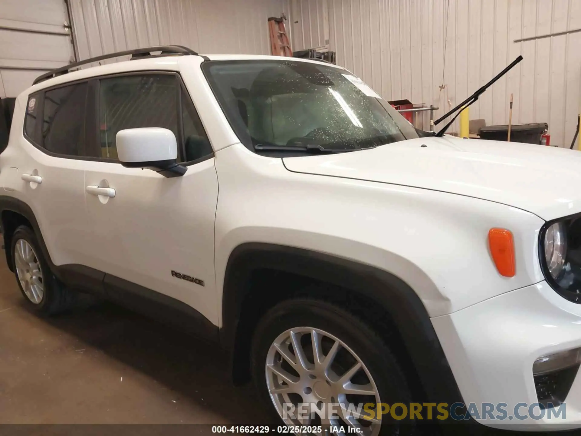 13 fotografías del automóvil dañado ZACNJABB4LPL26676 JEEP RENEGADE 2020