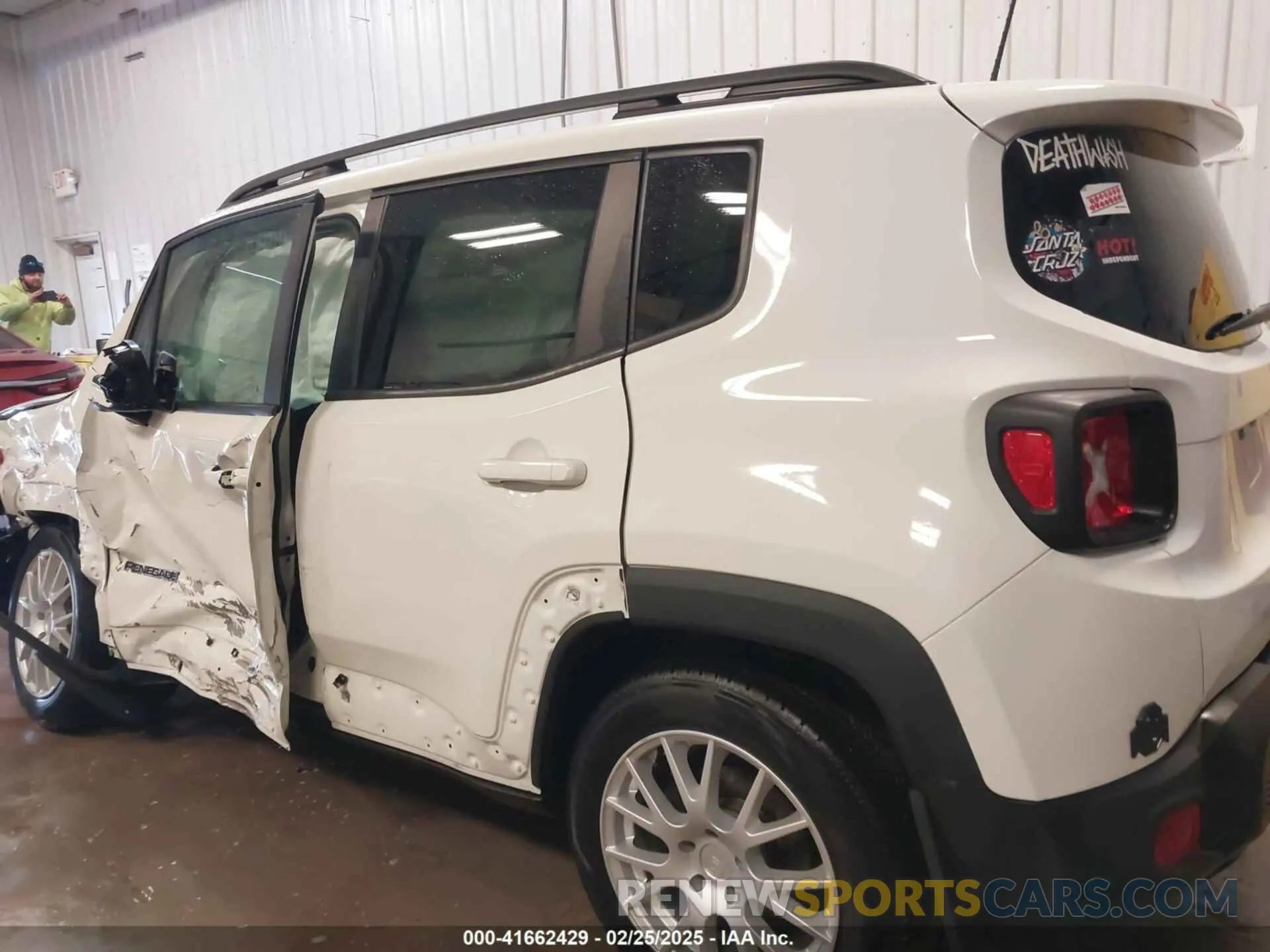 14 fotografías del automóvil dañado ZACNJABB4LPL26676 JEEP RENEGADE 2020