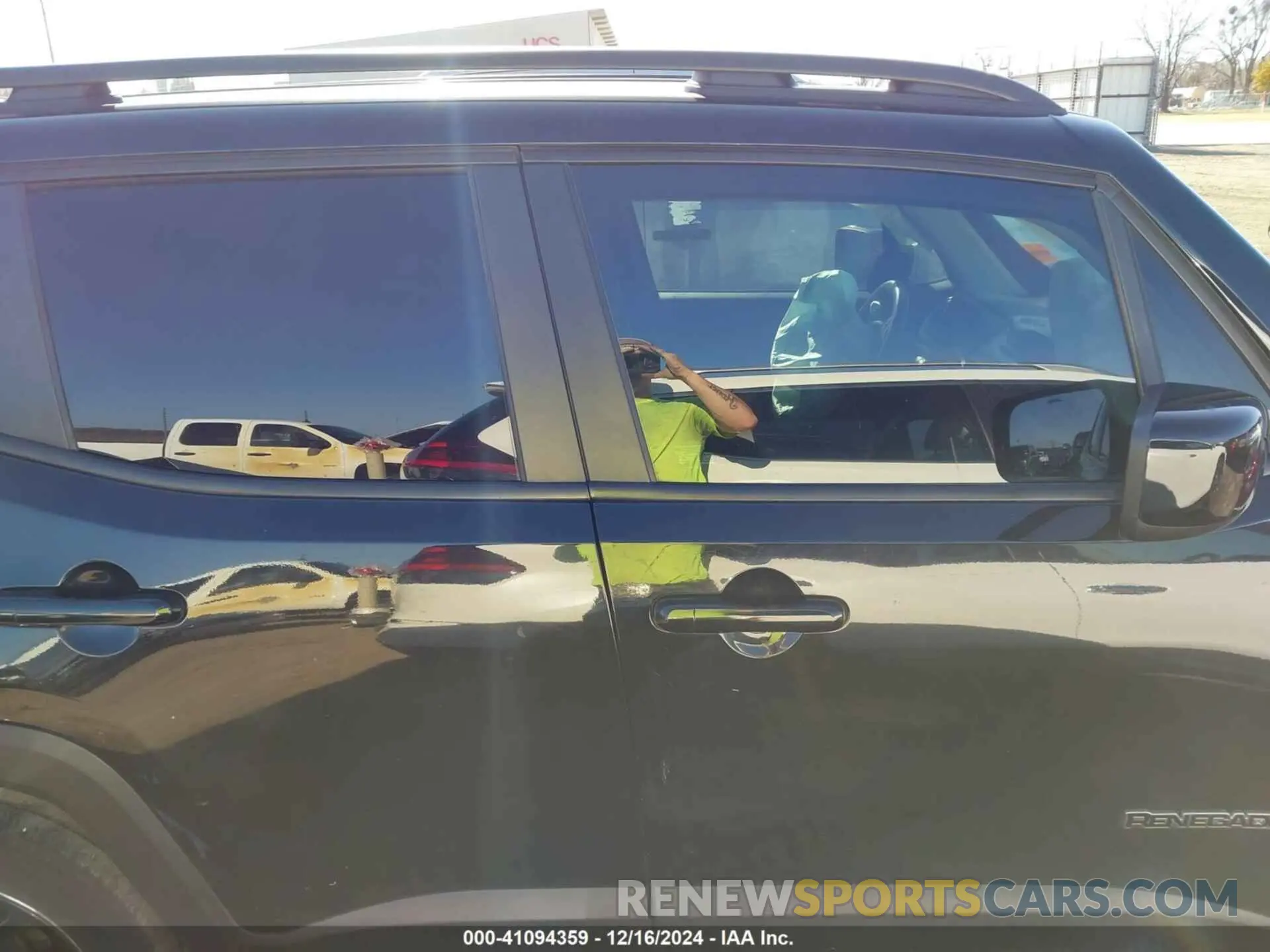 14 fotografías del automóvil dañado ZACNJABB9LPL50634 JEEP RENEGADE 2020