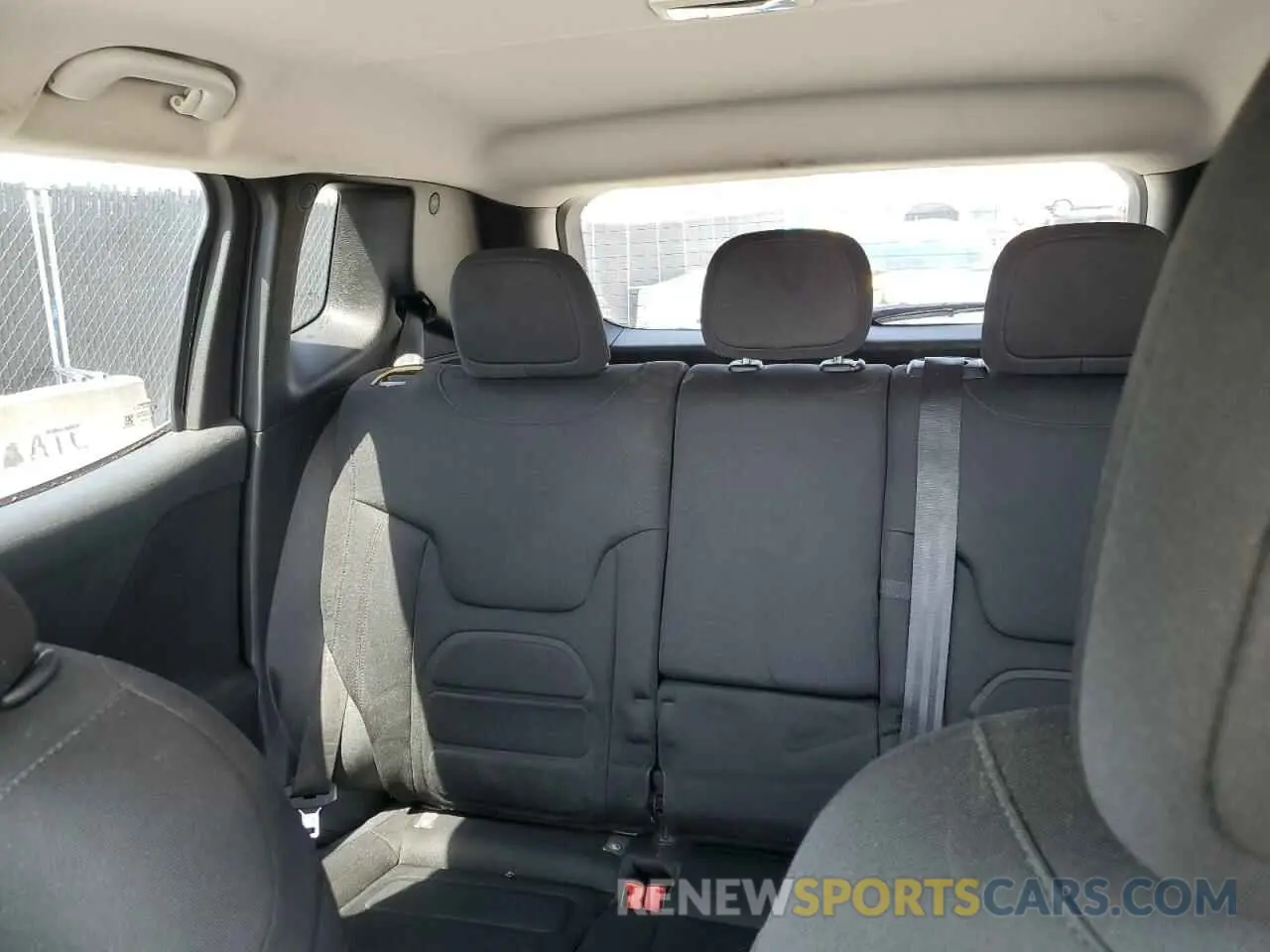 10 fotografías del automóvil dañado ZACNJABB9LPL65716 JEEP RENEGADE 2020