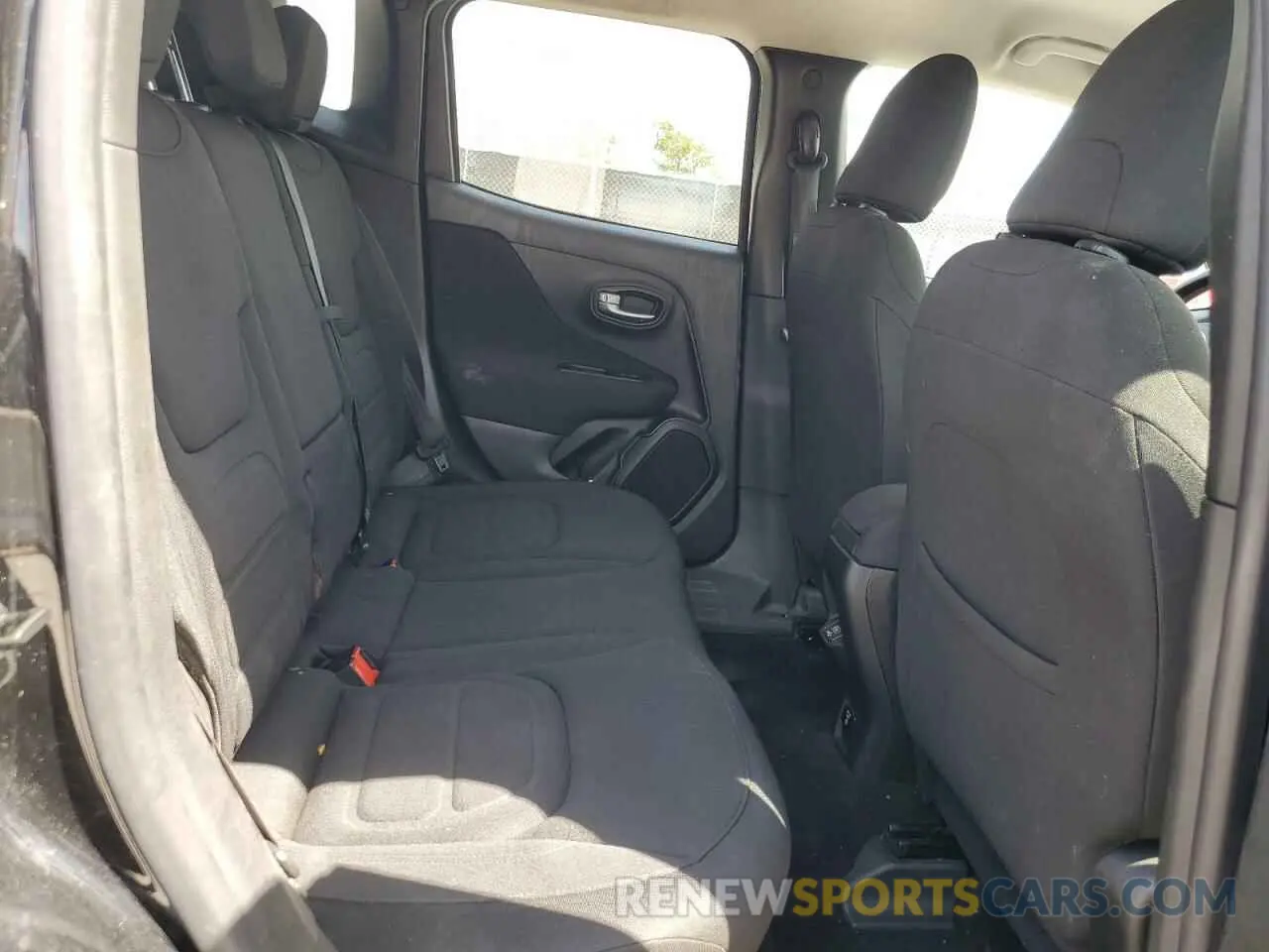 11 fotografías del automóvil dañado ZACNJABB9LPL65716 JEEP RENEGADE 2020