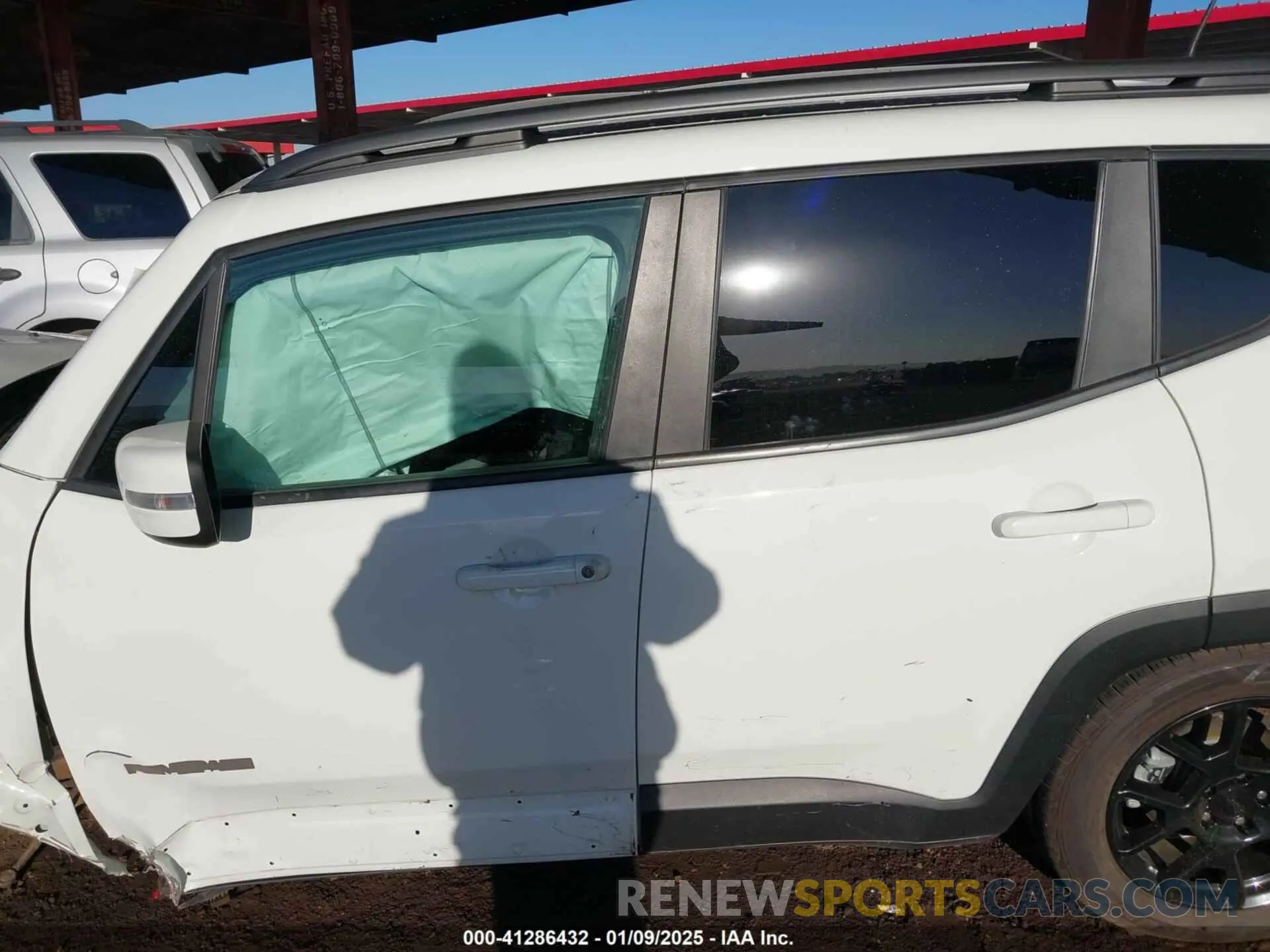 15 fotografías del automóvil dañado ZACNJABB9LPL84900 JEEP RENEGADE 2020
