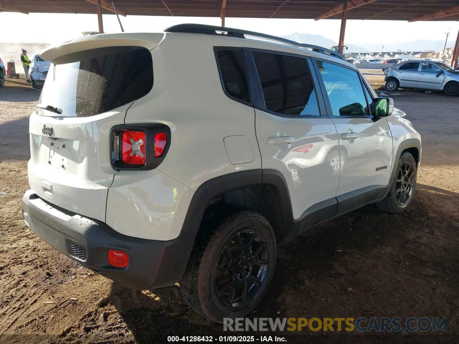 4 fotografías del automóvil dañado ZACNJABB9LPL84900 JEEP RENEGADE 2020