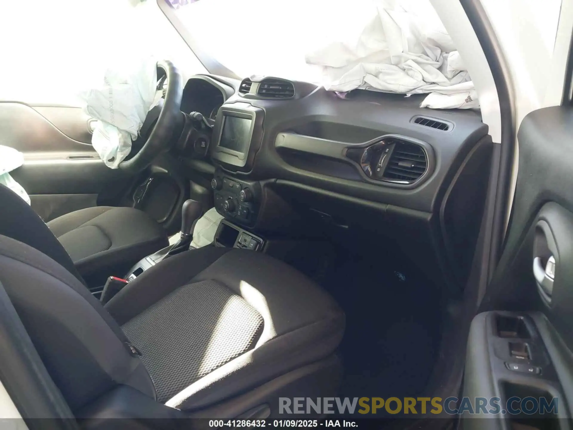 5 fotografías del automóvil dañado ZACNJABB9LPL84900 JEEP RENEGADE 2020