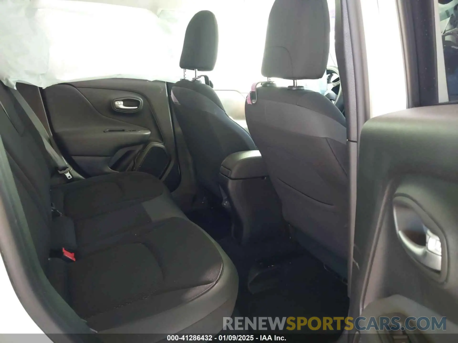 8 fotografías del automóvil dañado ZACNJABB9LPL84900 JEEP RENEGADE 2020