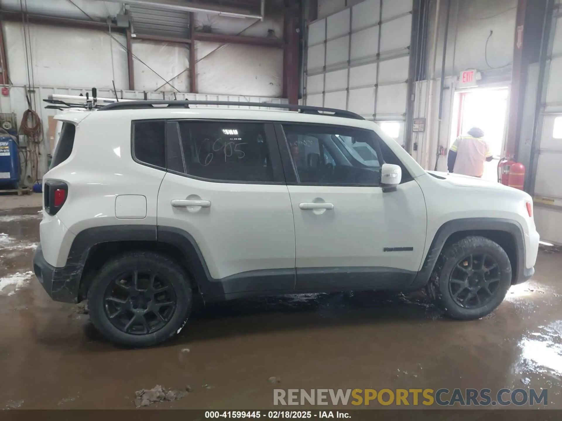 13 fotografías del automóvil dañado ZACNJABBXLPL10367 JEEP RENEGADE 2020