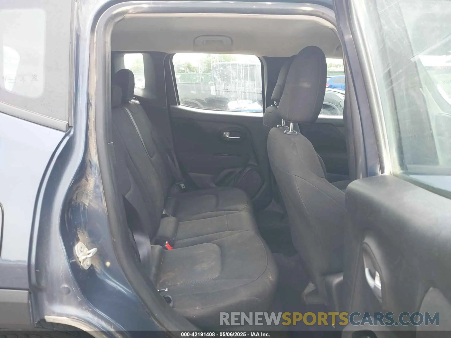 8 fotografías del automóvil dañado ZACNJBAB0LPL32160 JEEP RENEGADE 2020