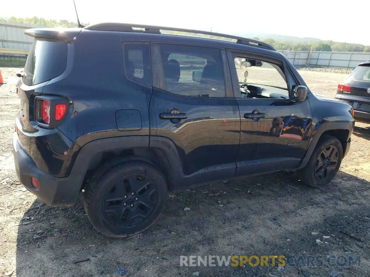 3 fotografías del automóvil dañado ZACNJBAB5LPL03043 JEEP RENEGADE 2020