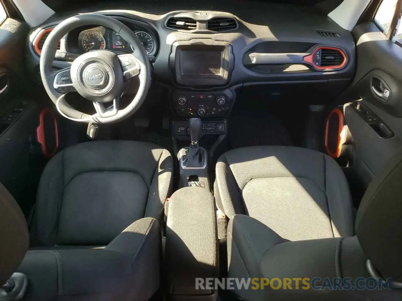 8 fotografías del automóvil dañado ZACNJBAB5LPL03043 JEEP RENEGADE 2020
