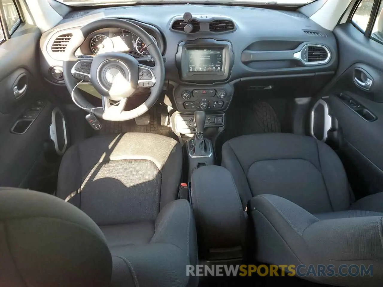 8 fotografías del automóvil dañado ZACNJBABXLPL15799 JEEP RENEGADE 2020