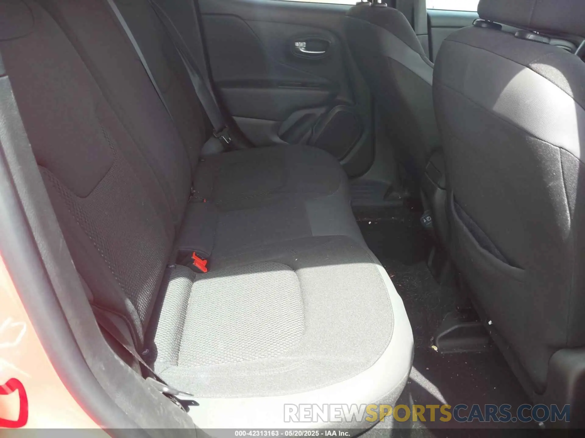 8 fotografías del automóvil dañado ZACNJBBBXLPL84152 JEEP RENEGADE 2020
