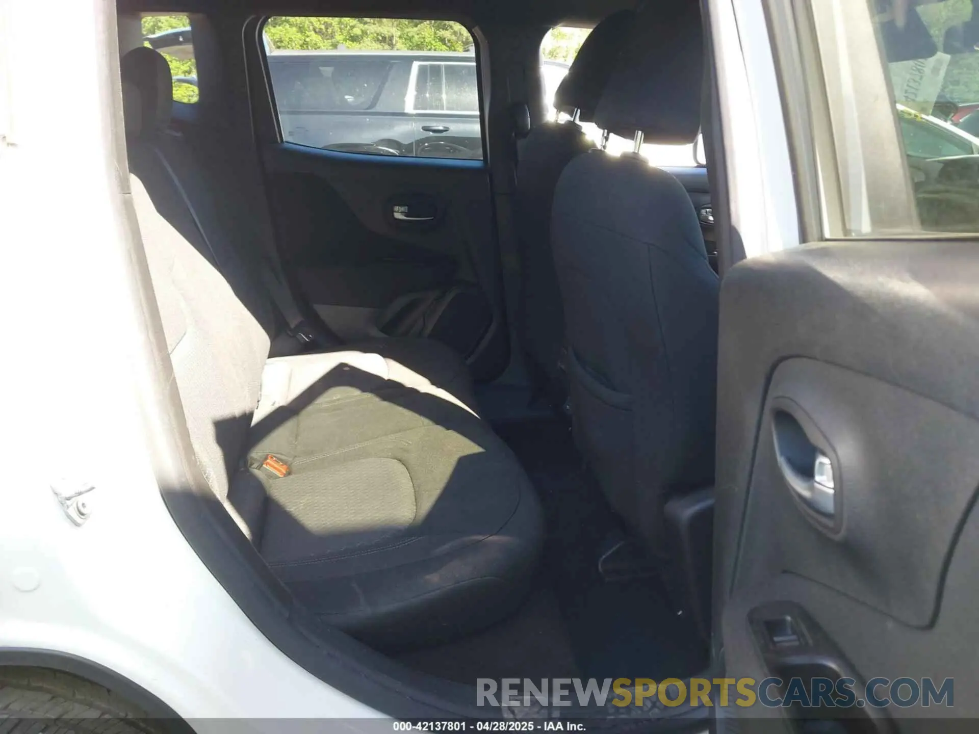 8 fotografías del automóvil dañado ZACNJCBB0MPM69573 JEEP RENEGADE 2021