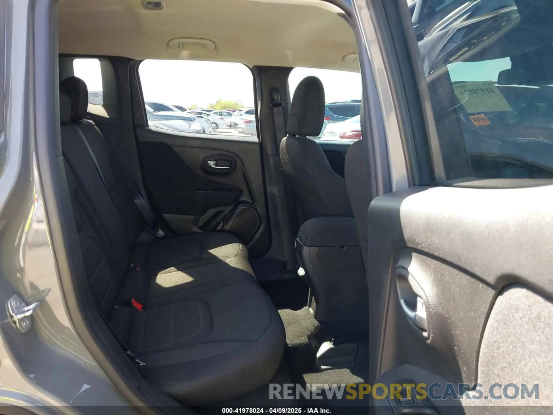 8 fotografías del automóvil dañado ZACNJCBB6MPN22907 JEEP RENEGADE 2021