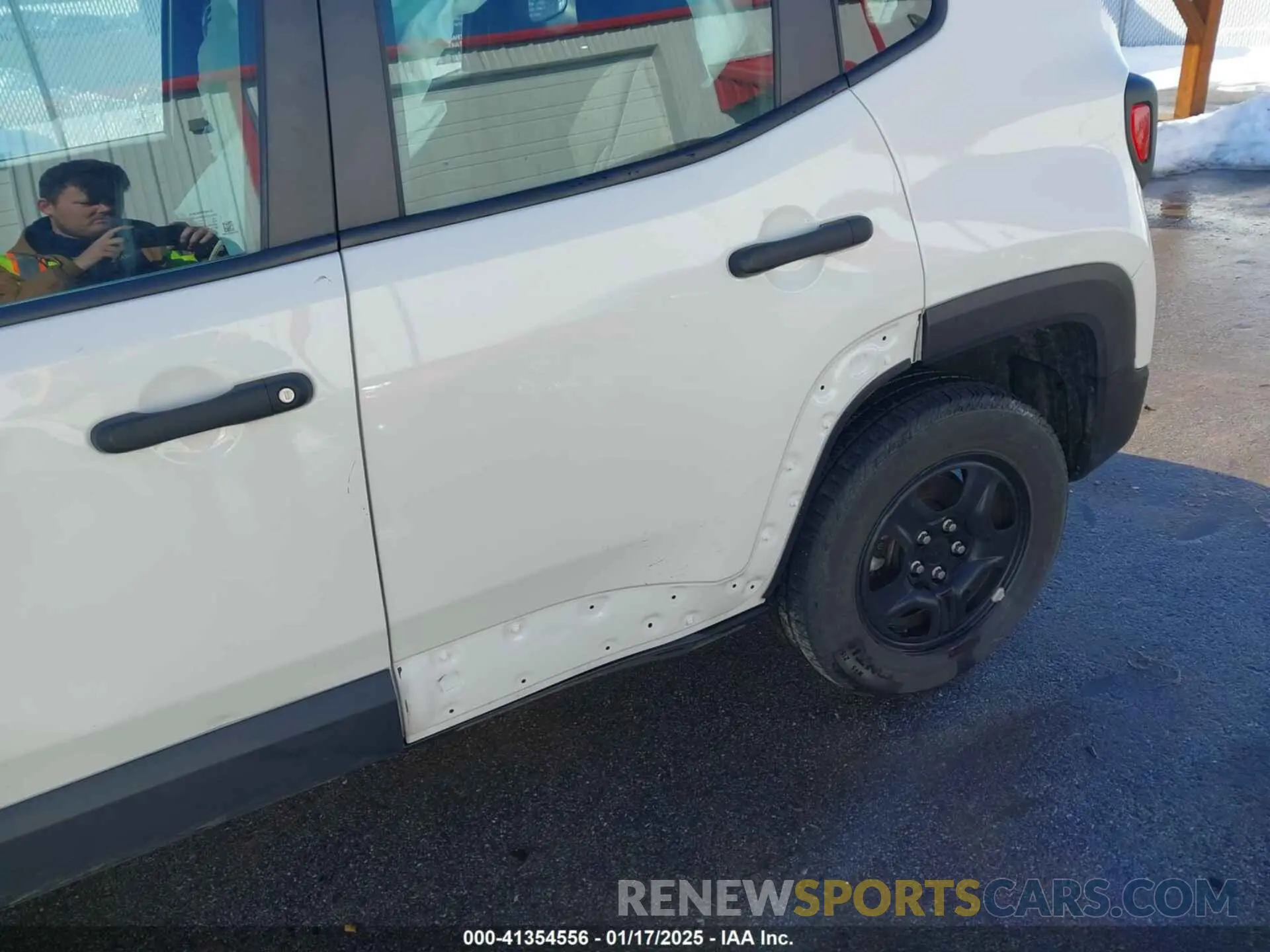 17 fotografías del automóvil dañado ZACNJDAB0MPN28743 JEEP RENEGADE 2021