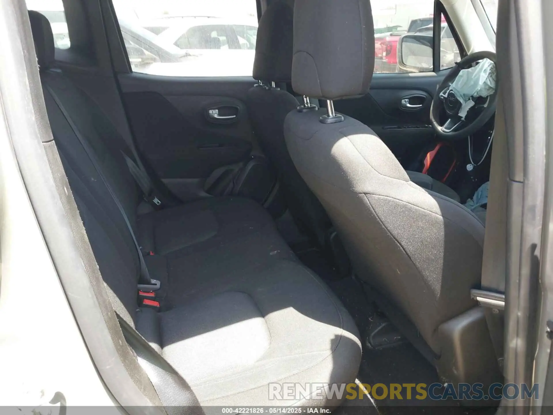 8 fotografías del automóvil dañado ZACNJDAB6MPM54762 JEEP RENEGADE 2021