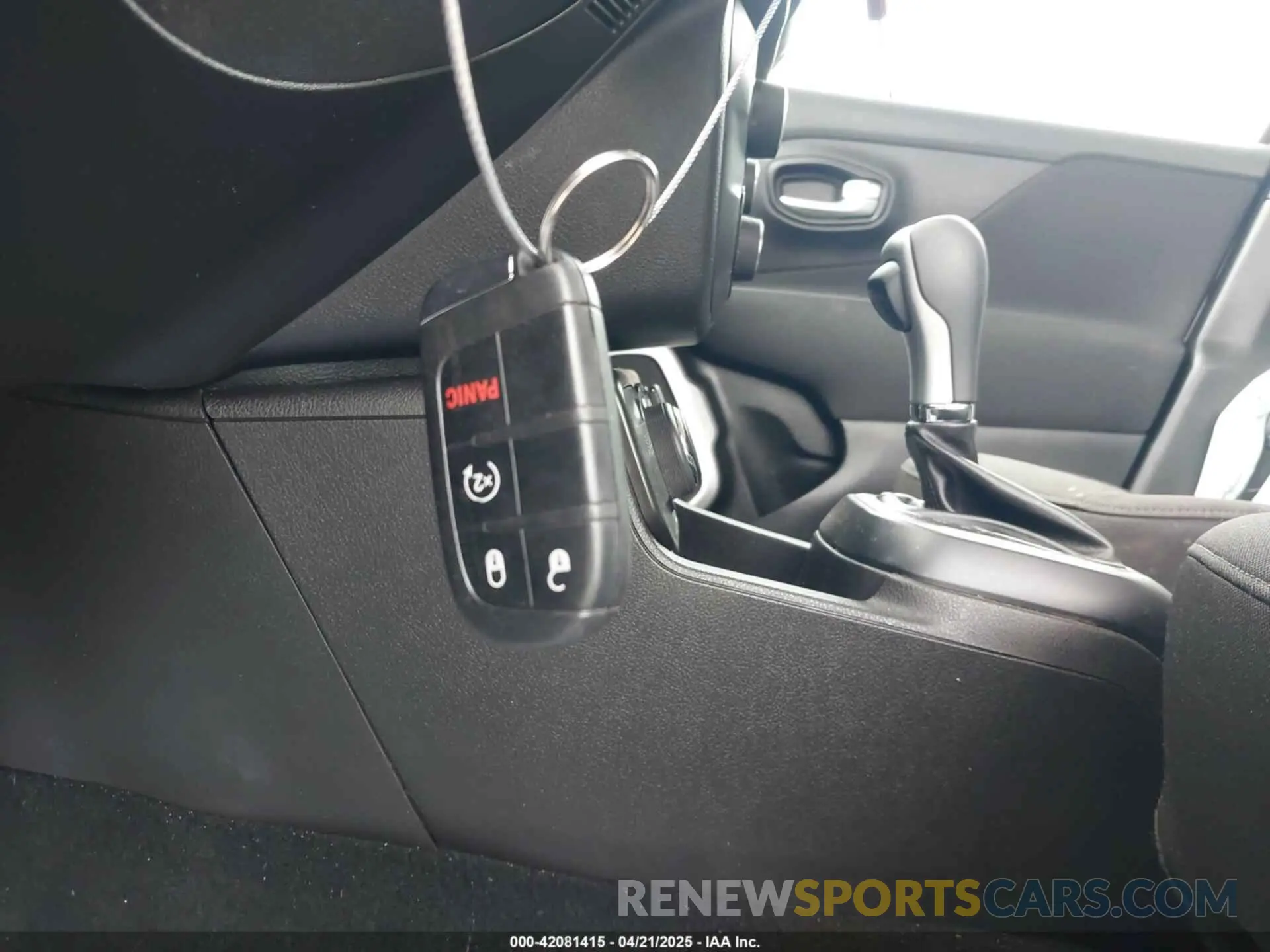 11 fotografías del automóvil dañado ZACNJDAB7MPM31877 JEEP RENEGADE 2021