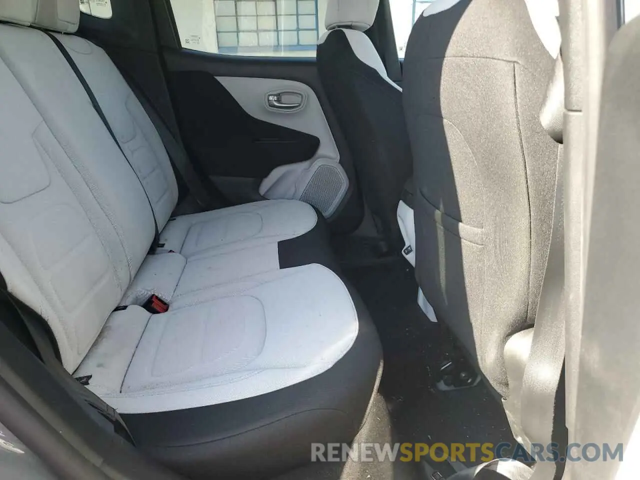11 fotografías del automóvil dañado ZACNJDB17MPN32651 JEEP RENEGADE 2021