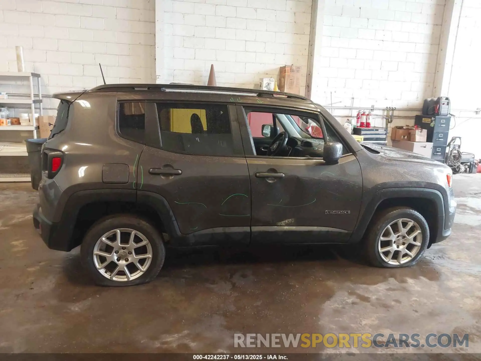 13 fotografías del automóvil dañado ZACNJDBB0MPM28530 JEEP RENEGADE 2021