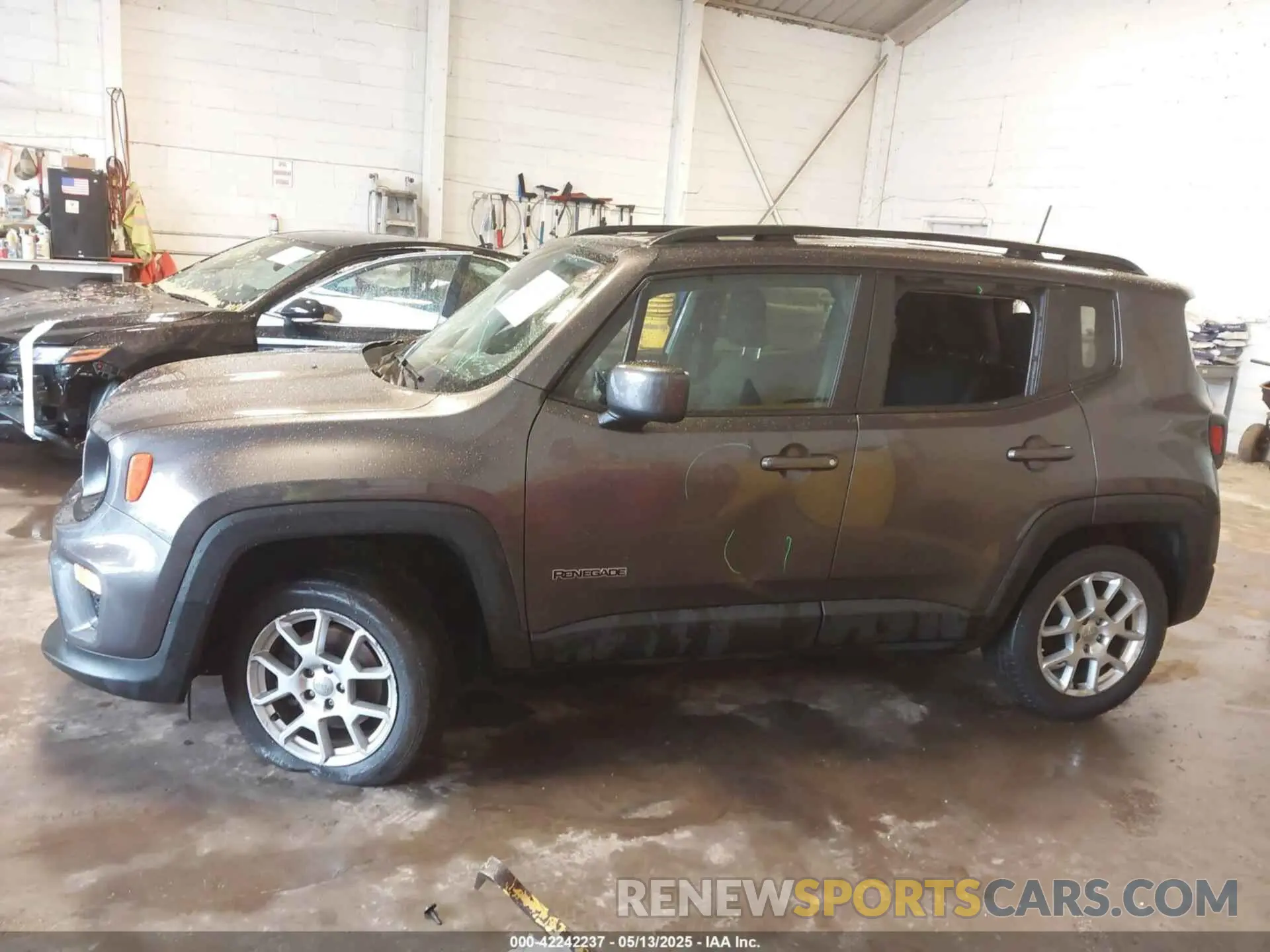 14 fotografías del automóvil dañado ZACNJDBB0MPM28530 JEEP RENEGADE 2021
