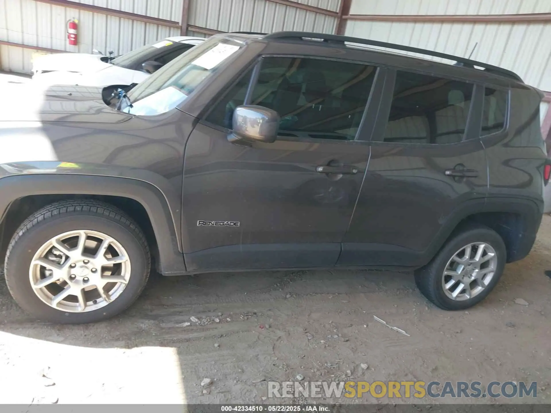 15 fotografías del automóvil dañado ZACNJDBB0MPN08135 JEEP RENEGADE 2021