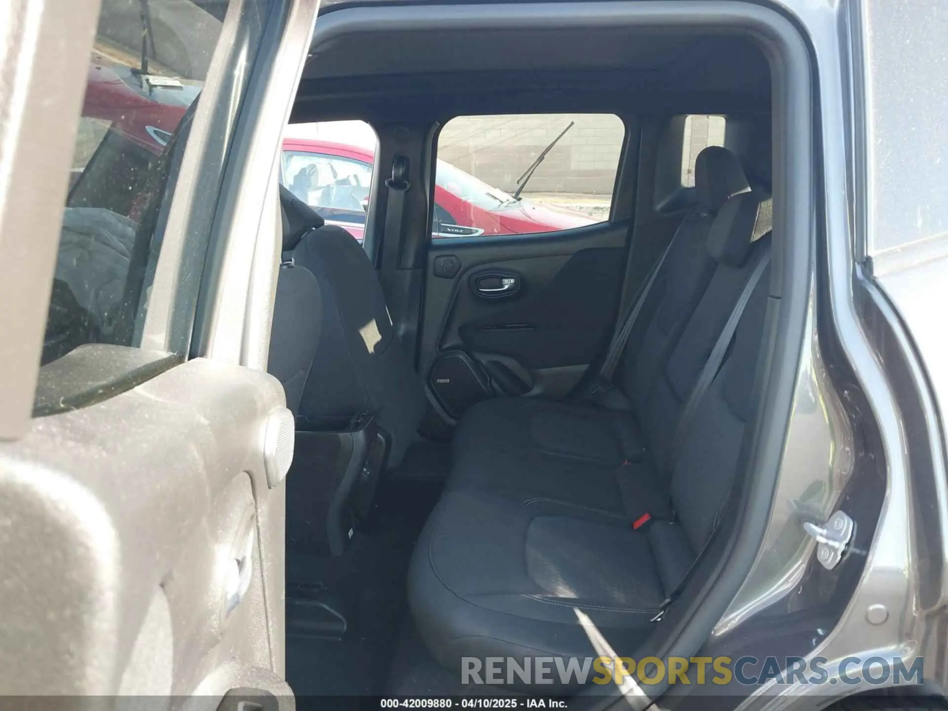 8 fotografías del automóvil dañado ZACNJDBB2MPM79995 JEEP RENEGADE 2021