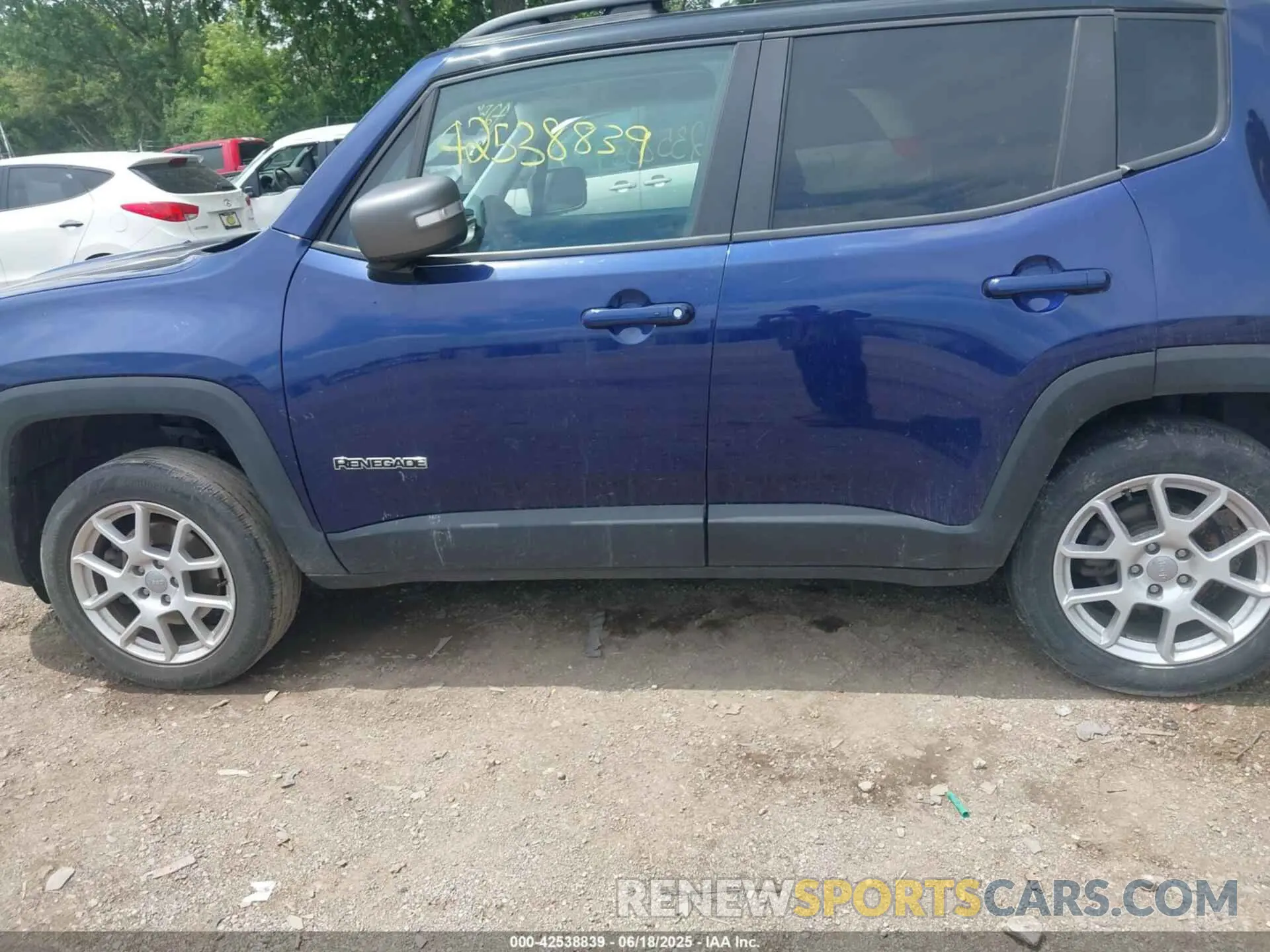 14 fotografías del automóvil dañado ZACNJDD15MPM09850 JEEP RENEGADE 2021